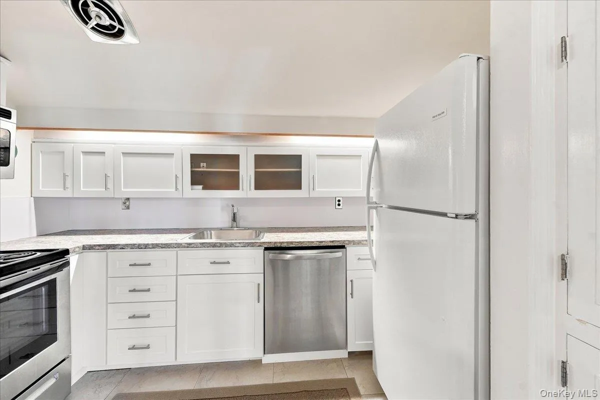 51 Fieldstone Dr, Greenburgh, NY, 3 Bedrooms Bedrooms, 5 Rooms Rooms,1 BathroomBathrooms,Residential,For Rent,Fieldstone Dr,0,1045293 51 Fieldstone Dr, Greenburgh, NY, 3 Bedrooms Bedrooms, 5 Rooms Rooms,1 BathroomBathrooms,Residential,For Rent,Fieldstone Dr,0,1045293