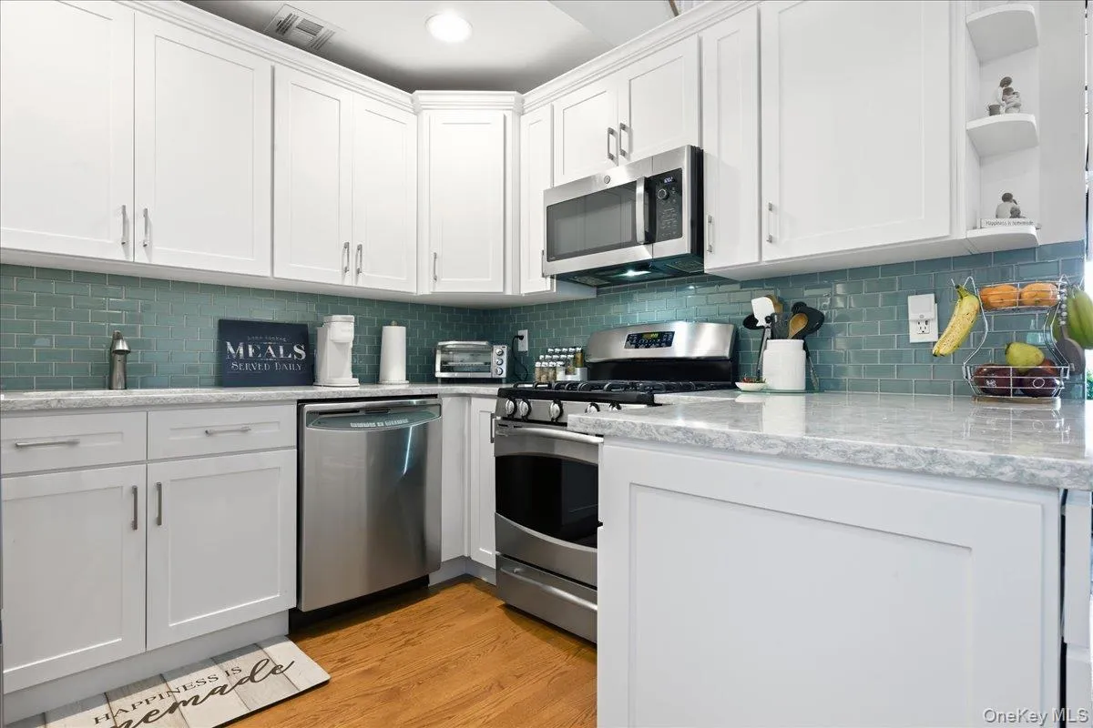 281 Spring Drive, Hempstead, NY, 2 Bedrooms Bedrooms, 6 Rooms Rooms,2 BathroomsBathrooms,Residential,For Rent,Spring,0,1045297 281 Spring Drive, Hempstead, NY, 2 Bedrooms Bedrooms, 6 Rooms Rooms,2 BathroomsBathrooms,Residential,For Rent,Spring,0,1045297