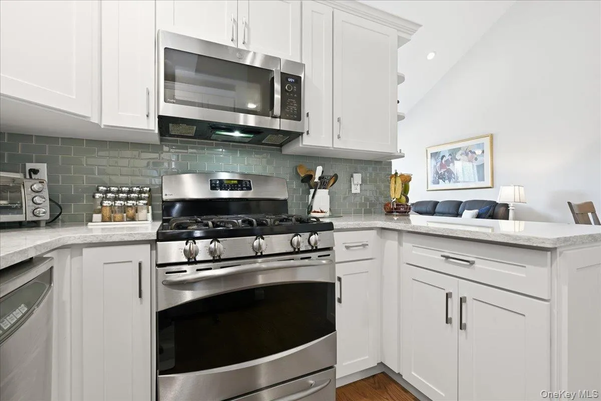 281 Spring Drive, Hempstead, NY, 2 Bedrooms Bedrooms, 6 Rooms Rooms,2 BathroomsBathrooms,Residential,For Rent,Spring,0,1045297 281 Spring Drive, Hempstead, NY, 2 Bedrooms Bedrooms, 6 Rooms Rooms,2 BathroomsBathrooms,Residential,For Rent,Spring,0,1045297