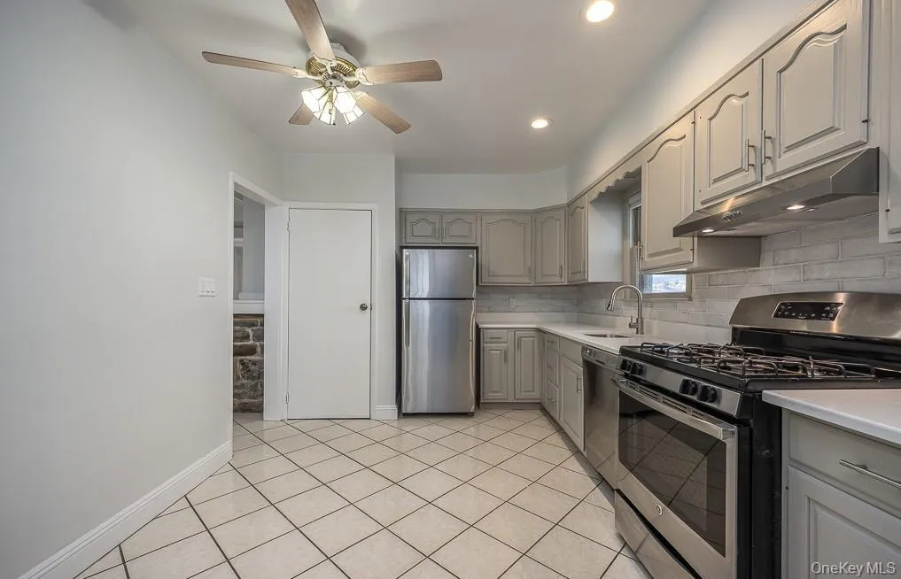 120 Broadway, Greenburgh, NY, 3 Bedrooms Bedrooms, 5 Rooms Rooms,1 BathroomBathrooms,Residential Lease,For Rent,Broadway,0,1045306 120 Broadway, Greenburgh, NY, 3 Bedrooms Bedrooms, 5 Rooms Rooms,1 BathroomBathrooms,Residential Lease,For Rent,Broadway,0,1045306