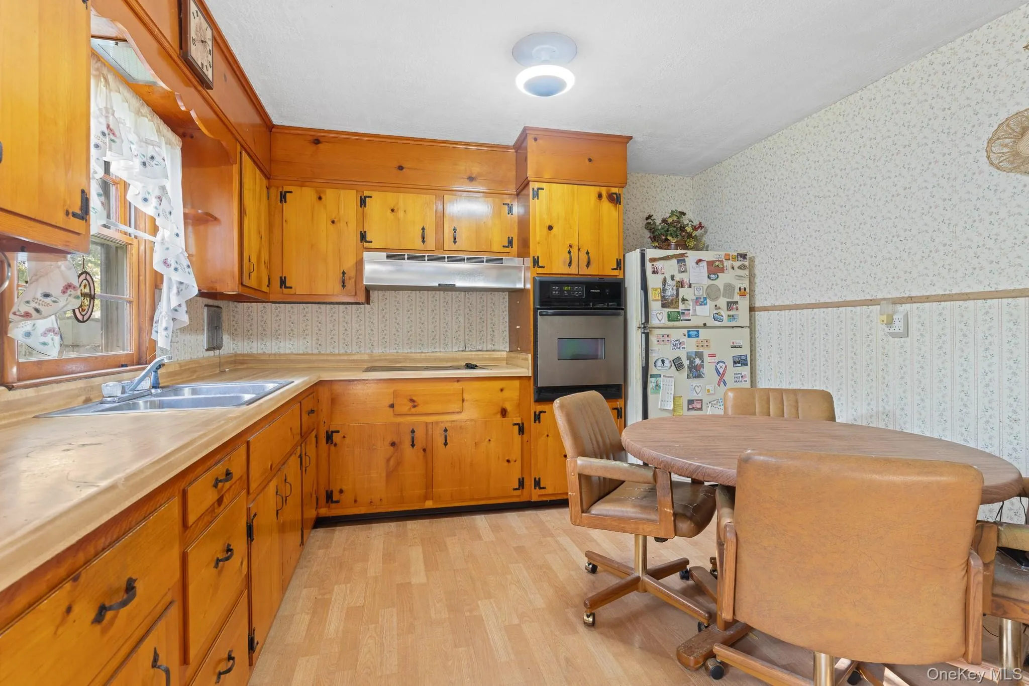 39 Wallkill Avenue, Rosendale, NY, 4 Bedrooms Bedrooms, 9 Rooms Rooms,2 BathroomsBathrooms,Residential,For Rent,Wallkill,0,1045314 39 Wallkill Avenue, Rosendale, NY, 4 Bedrooms Bedrooms, 9 Rooms Rooms,2 BathroomsBathrooms,Residential,For Rent,Wallkill,0,1045314