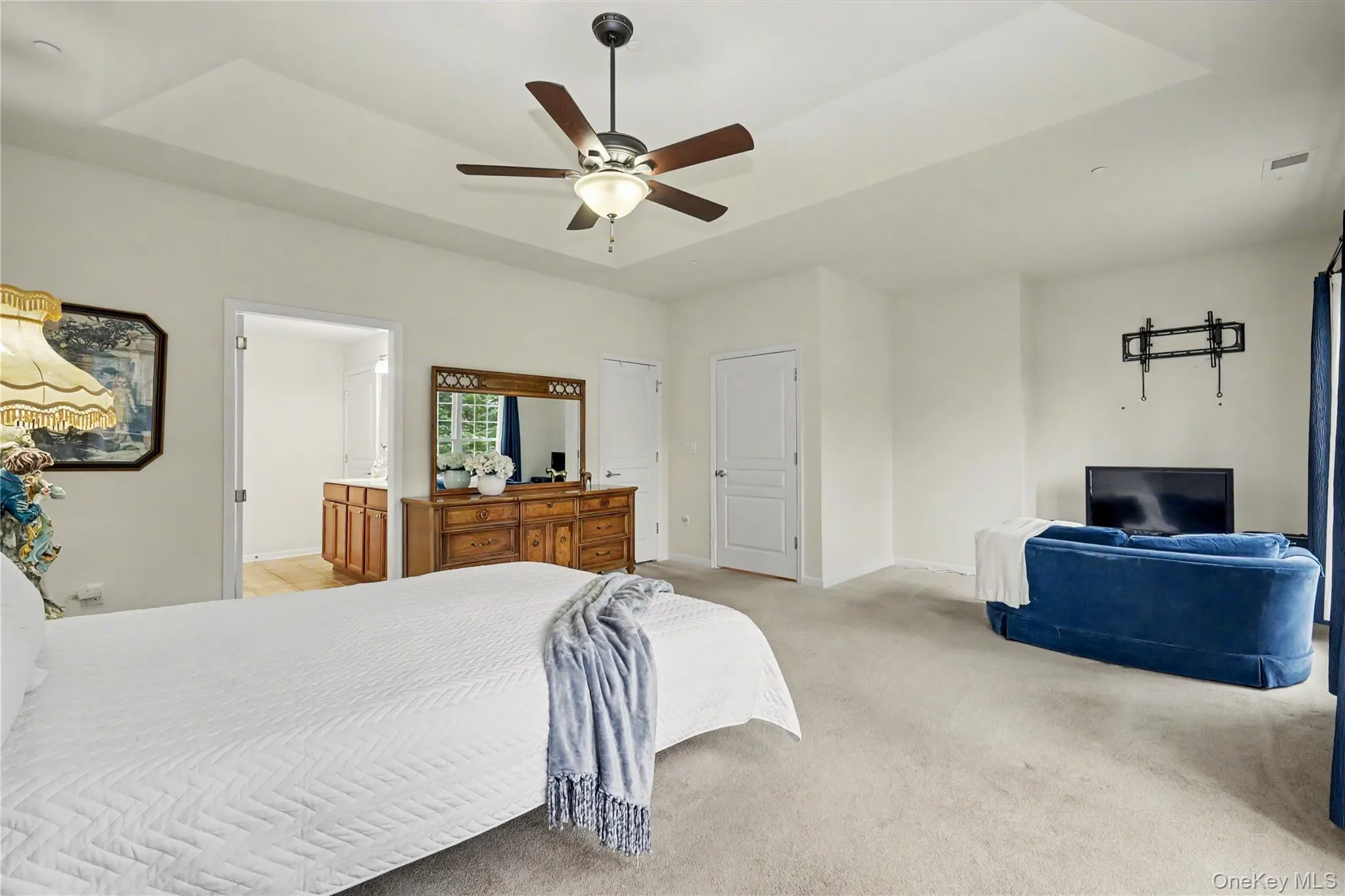 Recessed tray ceiling with a ceiling fan Recessed tray ceiling with a ceiling fan