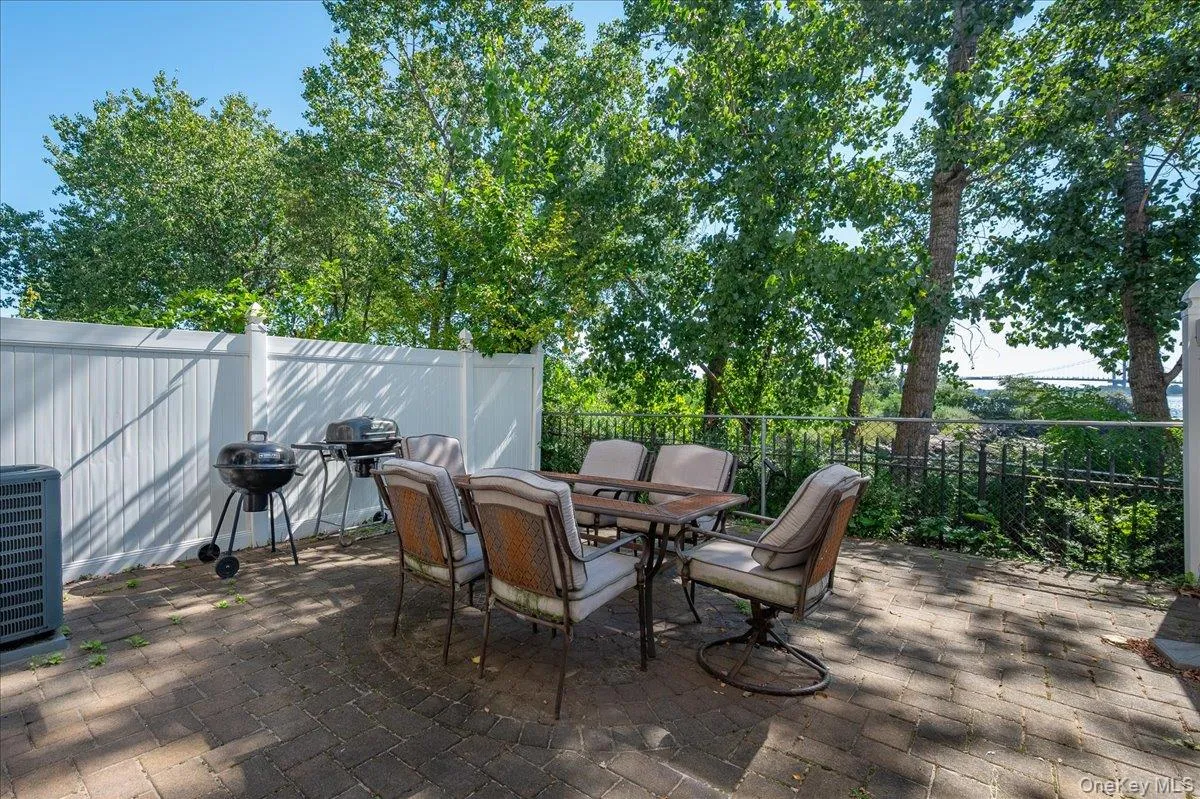 56 Heron Lane, New York, NY, 3 Bedrooms Bedrooms, 5 Rooms Rooms,2 BathroomsBathrooms,Residential,For Rent,Heron,0,1045324 56 Heron Lane, New York, NY, 3 Bedrooms Bedrooms, 5 Rooms Rooms,2 BathroomsBathrooms,Residential,For Rent,Heron,0,1045324