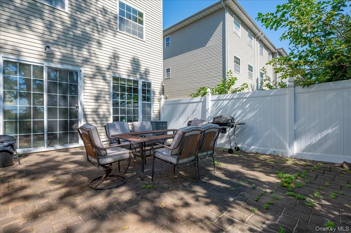 56 Heron Lane, New York, NY, 3 Bedrooms Bedrooms, 5 Rooms Rooms,2 BathroomsBathrooms,Residential,For Rent,Heron,0,1045324 56 Heron Lane, New York, NY, 3 Bedrooms Bedrooms, 5 Rooms Rooms,2 BathroomsBathrooms,Residential,For Rent,Heron,0,1045324
