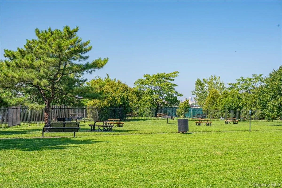 56 Heron Lane, New York, NY, 3 Bedrooms Bedrooms, 5 Rooms Rooms,2 BathroomsBathrooms,Residential,For Rent,Heron,0,1045324 56 Heron Lane, New York, NY, 3 Bedrooms Bedrooms, 5 Rooms Rooms,2 BathroomsBathrooms,Residential,For Rent,Heron,0,1045324