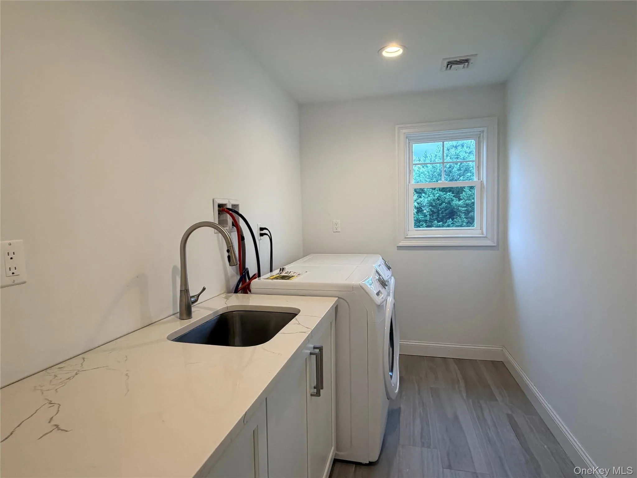 28 E Fern Dr, Oyster Bay, NY, 5 Bedrooms Bedrooms, 12 Rooms Rooms,4 BathroomsBathrooms,Residential Lease,For Rent,E Fern Dr,0,1045334 28 E Fern Dr, Oyster Bay, NY, 5 Bedrooms Bedrooms, 12 Rooms Rooms,4 BathroomsBathrooms,Residential Lease,For Rent,E Fern Dr,0,1045334