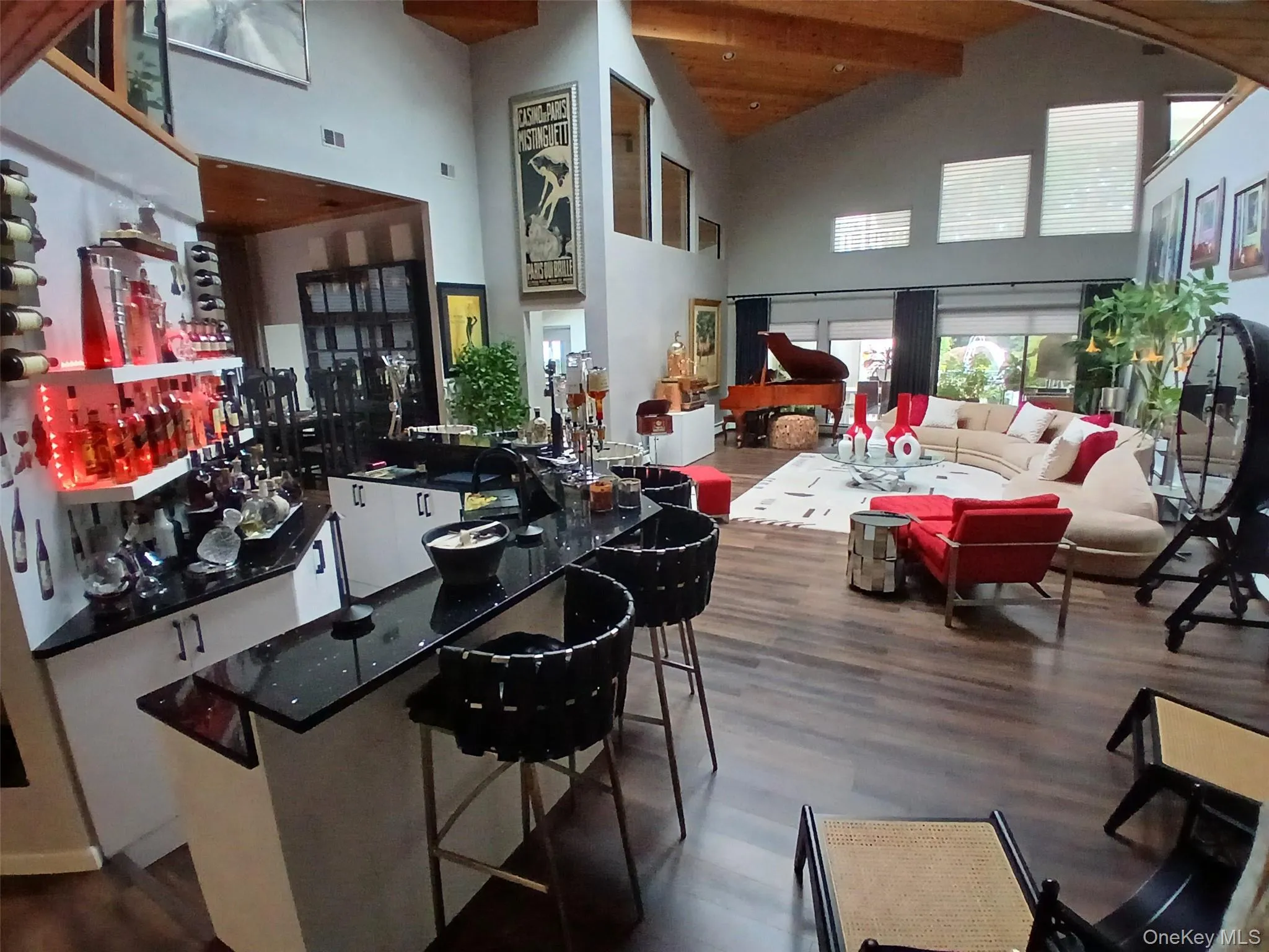 Expansive Full Service Bar area within the Vaulted Living Room. Expansive Full Service Bar area within the Vaulted Living Room.