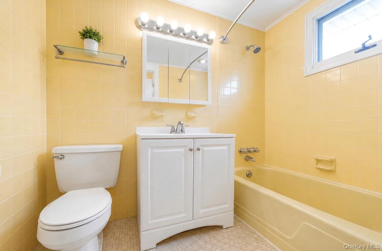 105 Vermont Street, Long Beach, NY, 3 Bedrooms Bedrooms, 5 Rooms Rooms,1 BathroomBathrooms,Residential Lease,For Rent,Vermont,0,1045372 105 Vermont Street, Long Beach, NY, 3 Bedrooms Bedrooms, 5 Rooms Rooms,1 BathroomBathrooms,Residential Lease,For Rent,Vermont,0,1045372