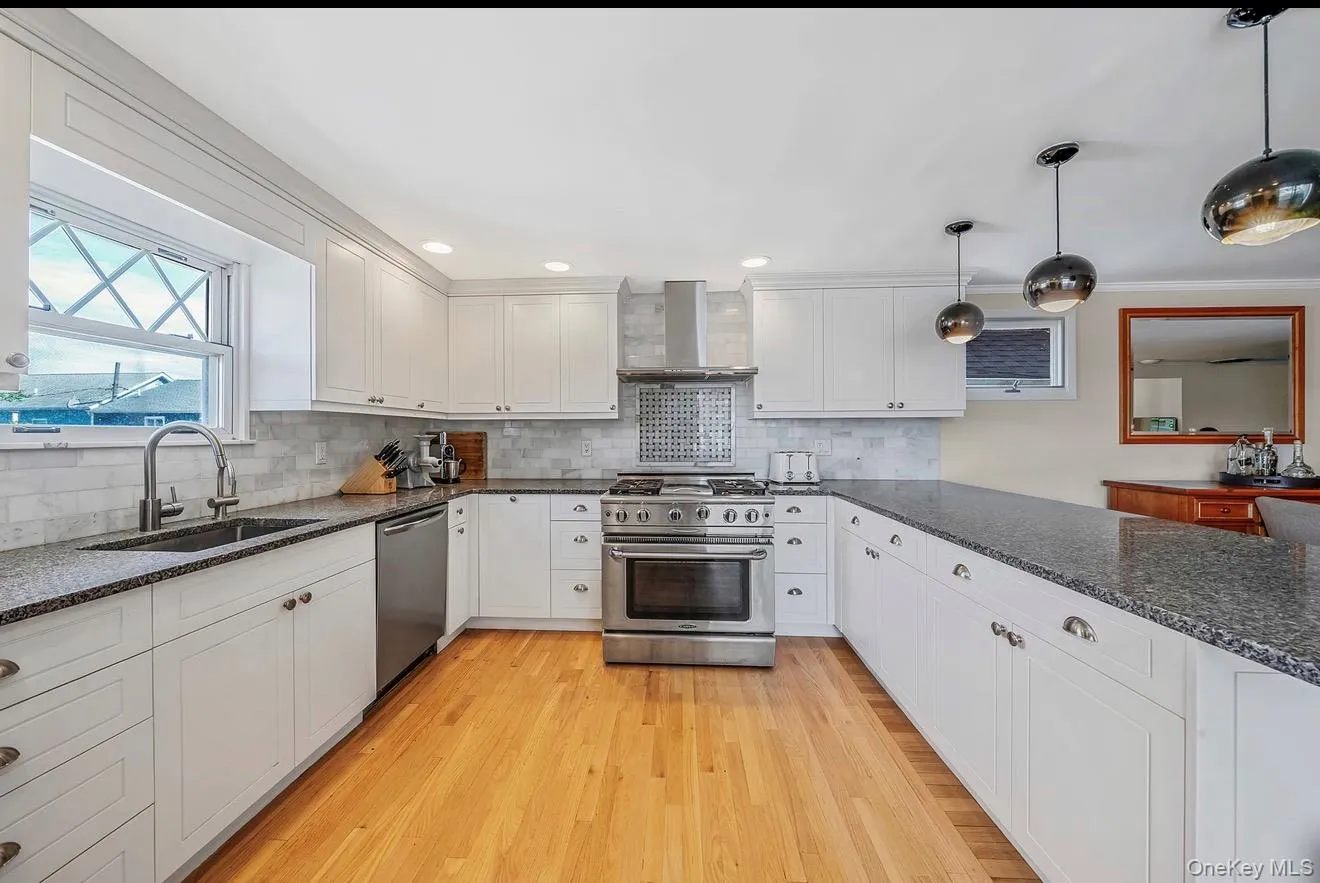 105 Vermont Street, Long Beach, NY, 3 Bedrooms Bedrooms, 5 Rooms Rooms,1 BathroomBathrooms,Residential Lease,For Rent,Vermont,0,1045372 105 Vermont Street, Long Beach, NY, 3 Bedrooms Bedrooms, 5 Rooms Rooms,1 BathroomBathrooms,Residential Lease,For Rent,Vermont,0,1045372