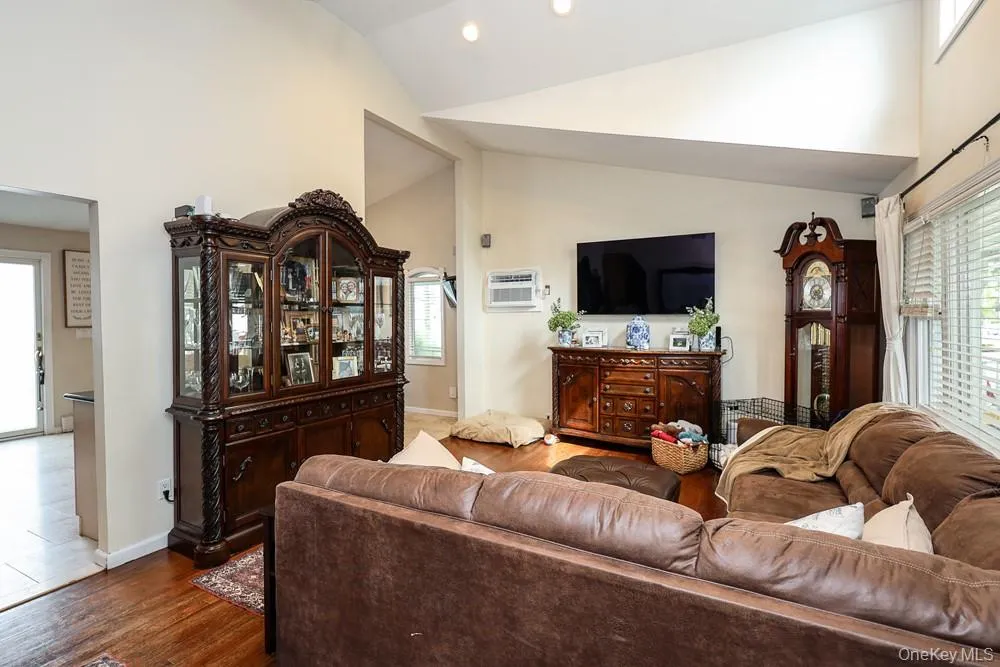 3970 Darby Lane, Hempstead, NY, 3 Bedrooms Bedrooms, 6 Rooms Rooms,2 BathroomsBathrooms,Residential,For Rent,Darby,0,1045375 3970 Darby Lane, Hempstead, NY, 3 Bedrooms Bedrooms, 6 Rooms Rooms,2 BathroomsBathrooms,Residential,For Rent,Darby,0,1045375