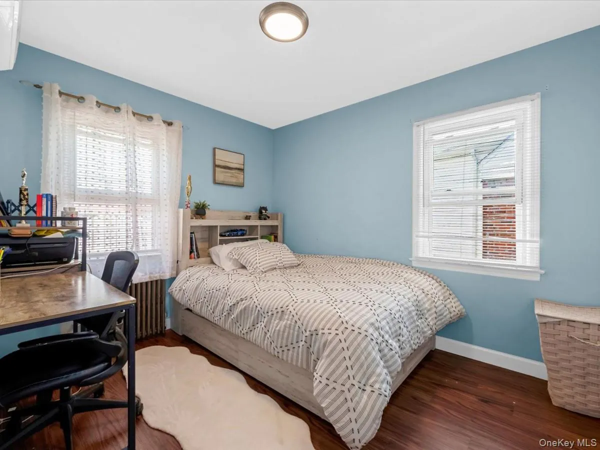 35 79th Avenue, North Hempstead, NY, 3 Bedrooms Bedrooms, 6 Rooms Rooms,1 BathroomBathrooms,Residential,For Rent,79th,0,1045376 35 79th Avenue, North Hempstead, NY, 3 Bedrooms Bedrooms, 6 Rooms Rooms,1 BathroomBathrooms,Residential,For Rent,79th,0,1045376