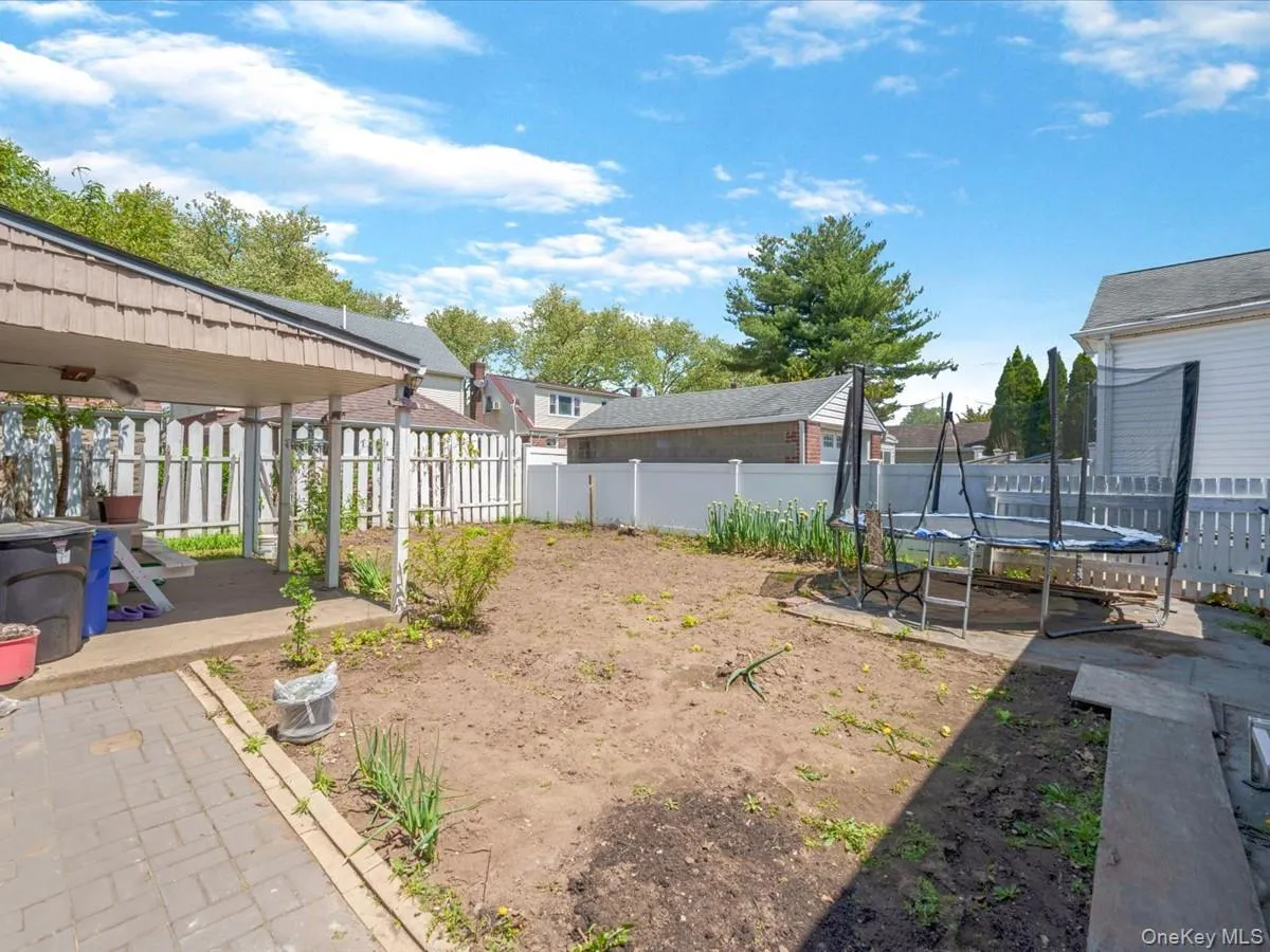 35 79th Avenue, North Hempstead, NY, 3 Bedrooms Bedrooms, 6 Rooms Rooms,1 BathroomBathrooms,Residential,For Rent,79th,0,1045376 35 79th Avenue, North Hempstead, NY, 3 Bedrooms Bedrooms, 6 Rooms Rooms,1 BathroomBathrooms,Residential,For Rent,79th,0,1045376
