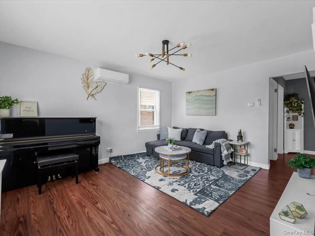 35 79th Avenue, North Hempstead, NY, 3 Bedrooms Bedrooms, 6 Rooms Rooms,1 BathroomBathrooms,Residential,For Rent,79th,0,1045376 35 79th Avenue, North Hempstead, NY, 3 Bedrooms Bedrooms, 6 Rooms Rooms,1 BathroomBathrooms,Residential,For Rent,79th,0,1045376