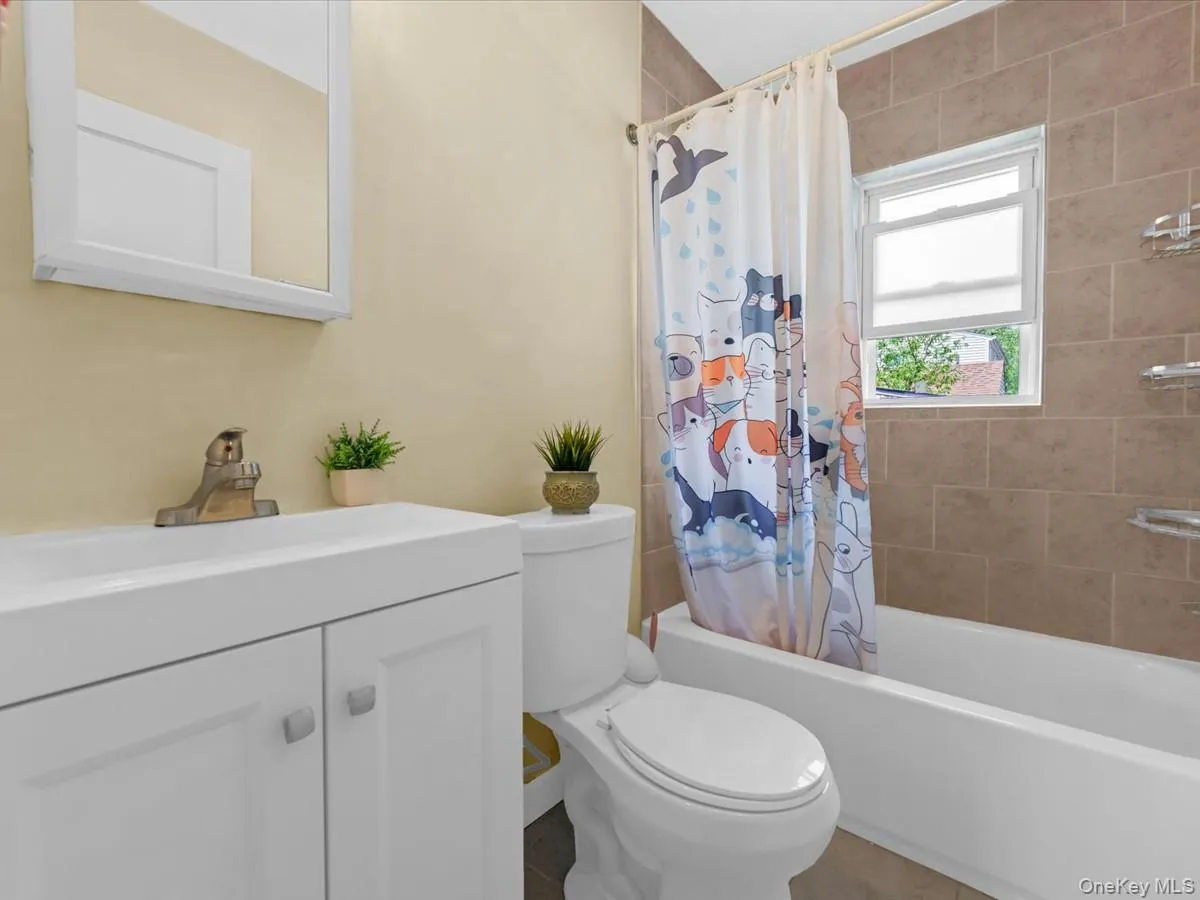35 79th Avenue, North Hempstead, NY, 3 Bedrooms Bedrooms, 6 Rooms Rooms,1 BathroomBathrooms,Residential,For Rent,79th,0,1045376 35 79th Avenue, North Hempstead, NY, 3 Bedrooms Bedrooms, 6 Rooms Rooms,1 BathroomBathrooms,Residential,For Rent,79th,0,1045376