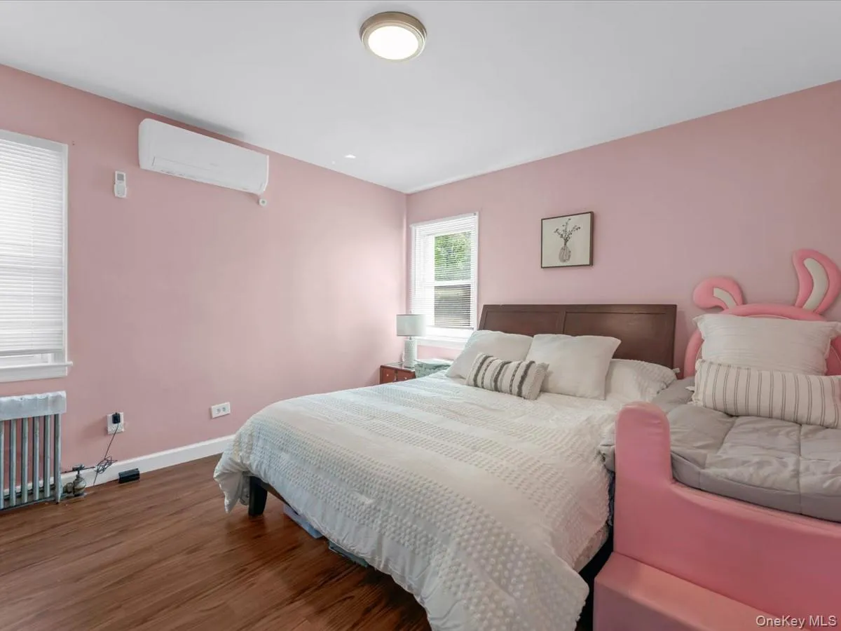 35 79th Avenue, North Hempstead, NY, 3 Bedrooms Bedrooms, 6 Rooms Rooms,1 BathroomBathrooms,Residential,For Rent,79th,0,1045376 35 79th Avenue, North Hempstead, NY, 3 Bedrooms Bedrooms, 6 Rooms Rooms,1 BathroomBathrooms,Residential,For Rent,79th,0,1045376