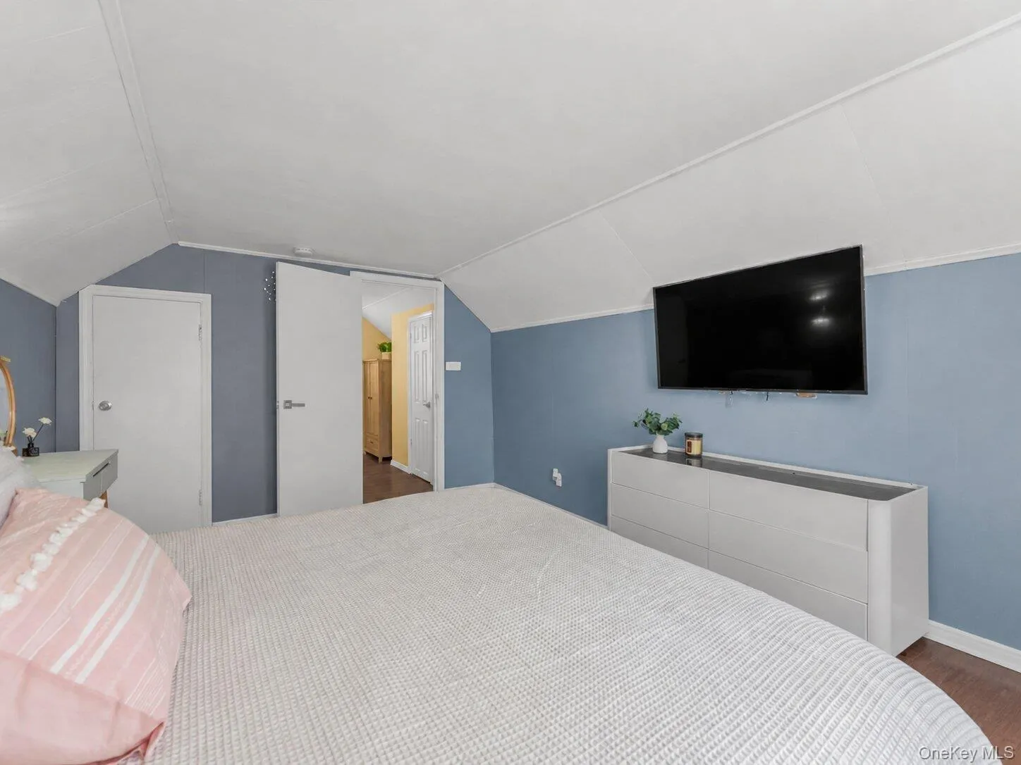 35 79th Avenue, North Hempstead, NY, 3 Bedrooms Bedrooms, 6 Rooms Rooms,1 BathroomBathrooms,Residential,For Rent,79th,0,1045376 35 79th Avenue, North Hempstead, NY, 3 Bedrooms Bedrooms, 6 Rooms Rooms,1 BathroomBathrooms,Residential,For Rent,79th,0,1045376