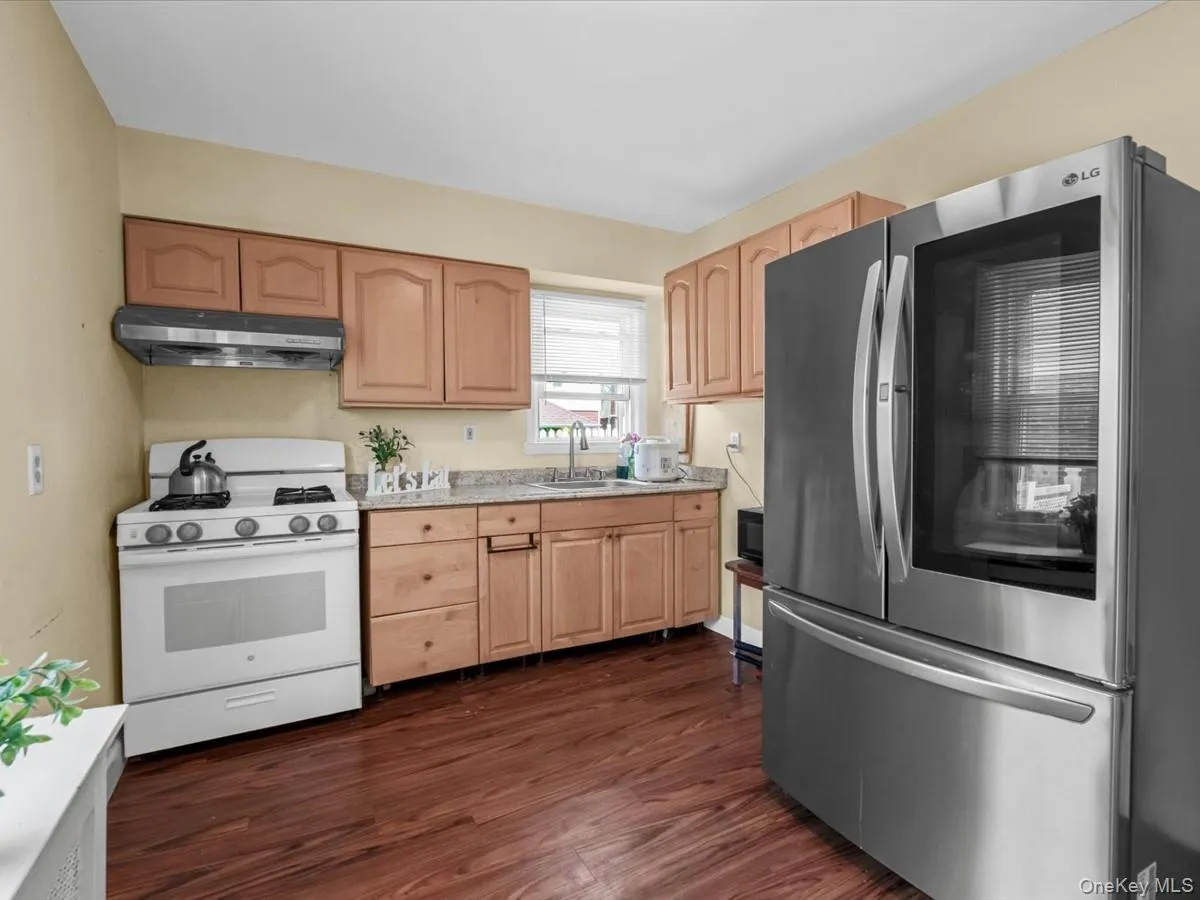 35 79th Avenue, North Hempstead, NY, 3 Bedrooms Bedrooms, 6 Rooms Rooms,1 BathroomBathrooms,Residential,For Rent,79th,0,1045376 35 79th Avenue, North Hempstead, NY, 3 Bedrooms Bedrooms, 6 Rooms Rooms,1 BathroomBathrooms,Residential,For Rent,79th,0,1045376