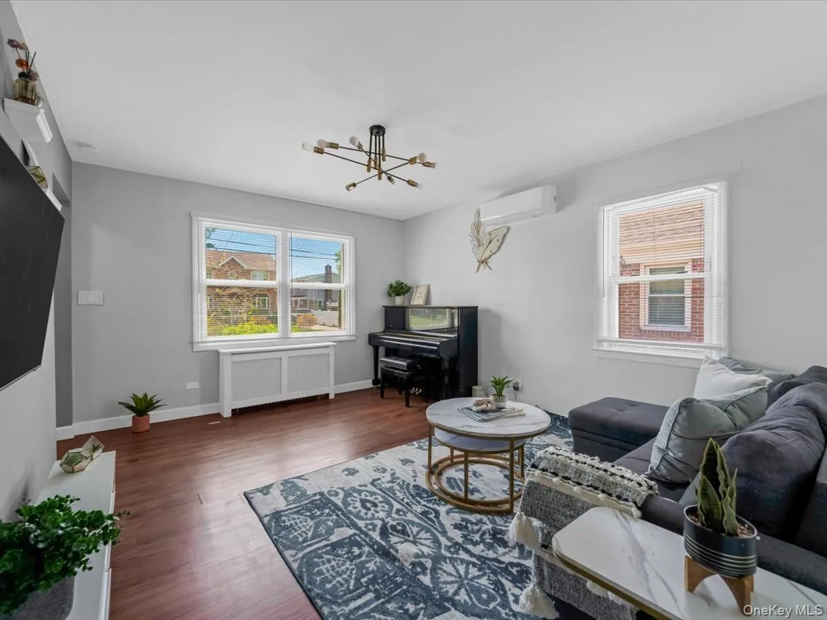 35 79th Avenue, North Hempstead, NY, 3 Bedrooms Bedrooms, 6 Rooms Rooms,1 BathroomBathrooms,Residential,For Rent,79th,0,1045376 35 79th Avenue, North Hempstead, NY, 3 Bedrooms Bedrooms, 6 Rooms Rooms,1 BathroomBathrooms,Residential,For Rent,79th,0,1045376
