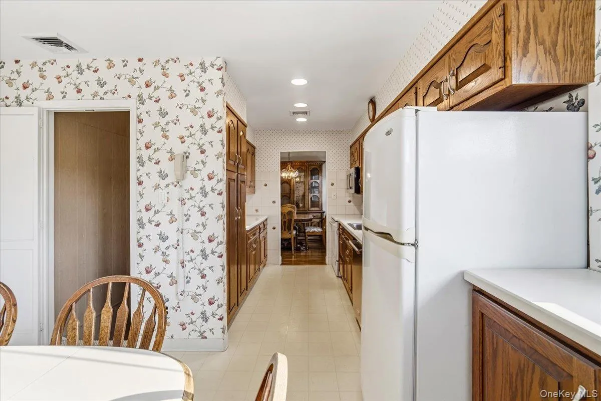1426 MEADOW Lane, Hempstead, NY, 4 Bedrooms Bedrooms, 7 Rooms Rooms,2 BathroomsBathrooms,Residential,For Rent,MEADOW,0,1045377 1426 MEADOW Lane, Hempstead, NY, 4 Bedrooms Bedrooms, 7 Rooms Rooms,2 BathroomsBathrooms,Residential,For Rent,MEADOW,0,1045377
