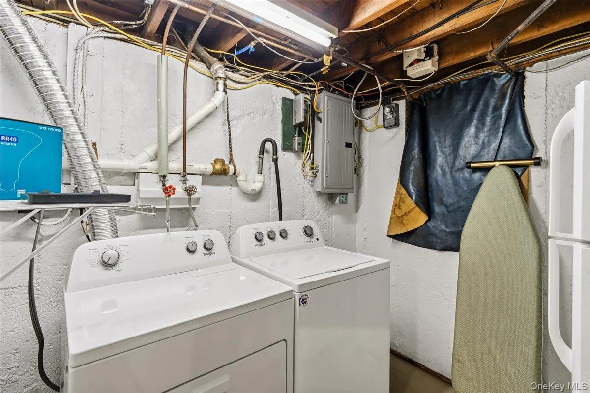 1426 MEADOW Lane, Hempstead, NY, 4 Bedrooms Bedrooms, 7 Rooms Rooms,2 BathroomsBathrooms,Residential,For Rent,MEADOW,0,1045377 1426 MEADOW Lane, Hempstead, NY, 4 Bedrooms Bedrooms, 7 Rooms Rooms,2 BathroomsBathrooms,Residential,For Rent,MEADOW,0,1045377