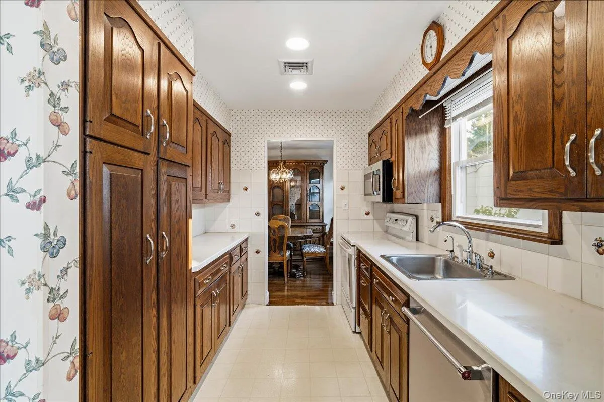 1426 MEADOW Lane, Hempstead, NY, 4 Bedrooms Bedrooms, 7 Rooms Rooms,2 BathroomsBathrooms,Residential,For Rent,MEADOW,0,1045377 1426 MEADOW Lane, Hempstead, NY, 4 Bedrooms Bedrooms, 7 Rooms Rooms,2 BathroomsBathrooms,Residential,For Rent,MEADOW,0,1045377