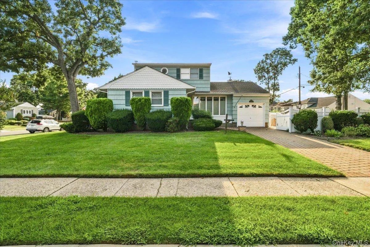 1426 MEADOW Lane, Hempstead, NY, 4 Bedrooms Bedrooms, 7 Rooms Rooms,2 BathroomsBathrooms,Residential,For Rent,MEADOW,0,1045377 1426 MEADOW Lane, Hempstead, NY, 4 Bedrooms Bedrooms, 7 Rooms Rooms,2 BathroomsBathrooms,Residential,For Rent,MEADOW,0,1045377