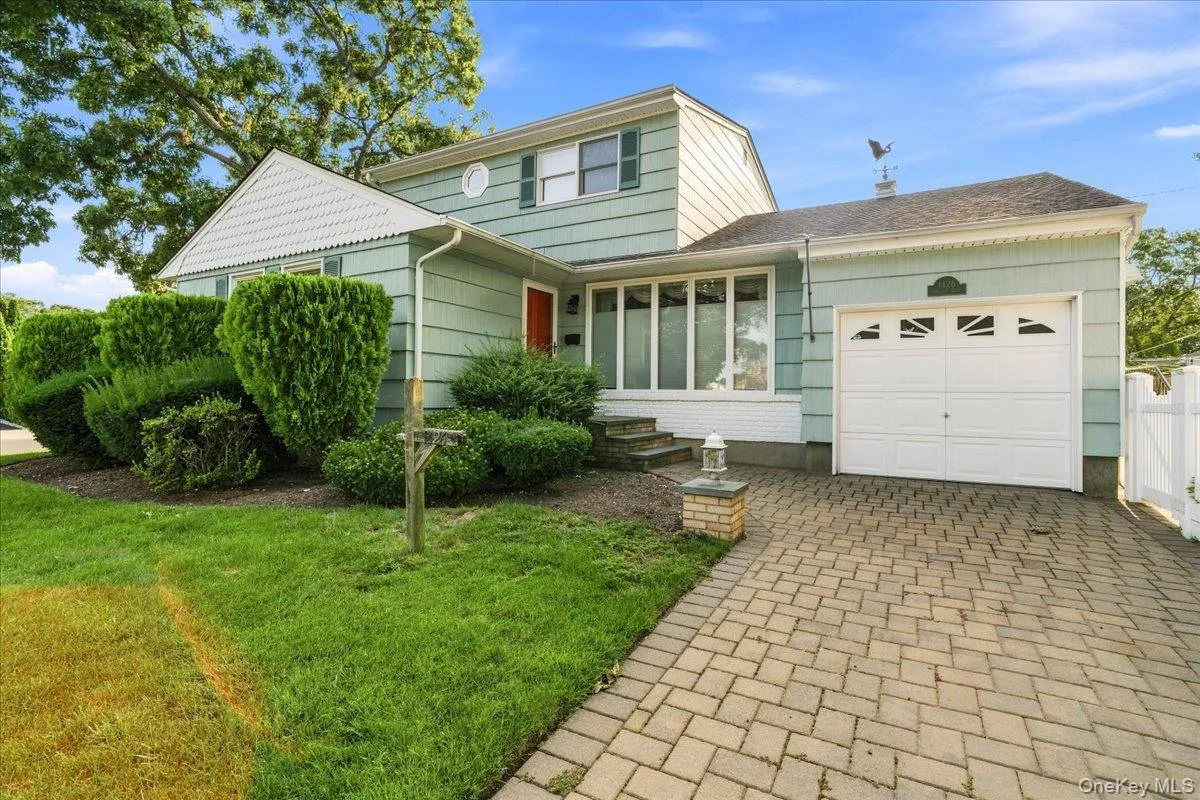 1426 MEADOW Lane, Hempstead, NY, 4 Bedrooms Bedrooms, 7 Rooms Rooms,2 BathroomsBathrooms,Residential,For Rent,MEADOW,0,1045377 1426 MEADOW Lane, Hempstead, NY, 4 Bedrooms Bedrooms, 7 Rooms Rooms,2 BathroomsBathrooms,Residential,For Rent,MEADOW,0,1045377