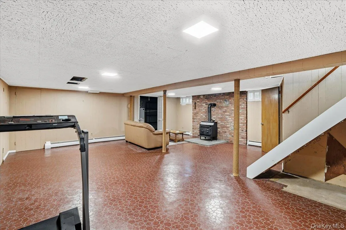 1426 MEADOW Lane, Hempstead, NY, 4 Bedrooms Bedrooms, 7 Rooms Rooms,2 BathroomsBathrooms,Residential,For Rent,MEADOW,0,1045377 1426 MEADOW Lane, Hempstead, NY, 4 Bedrooms Bedrooms, 7 Rooms Rooms,2 BathroomsBathrooms,Residential,For Rent,MEADOW,0,1045377