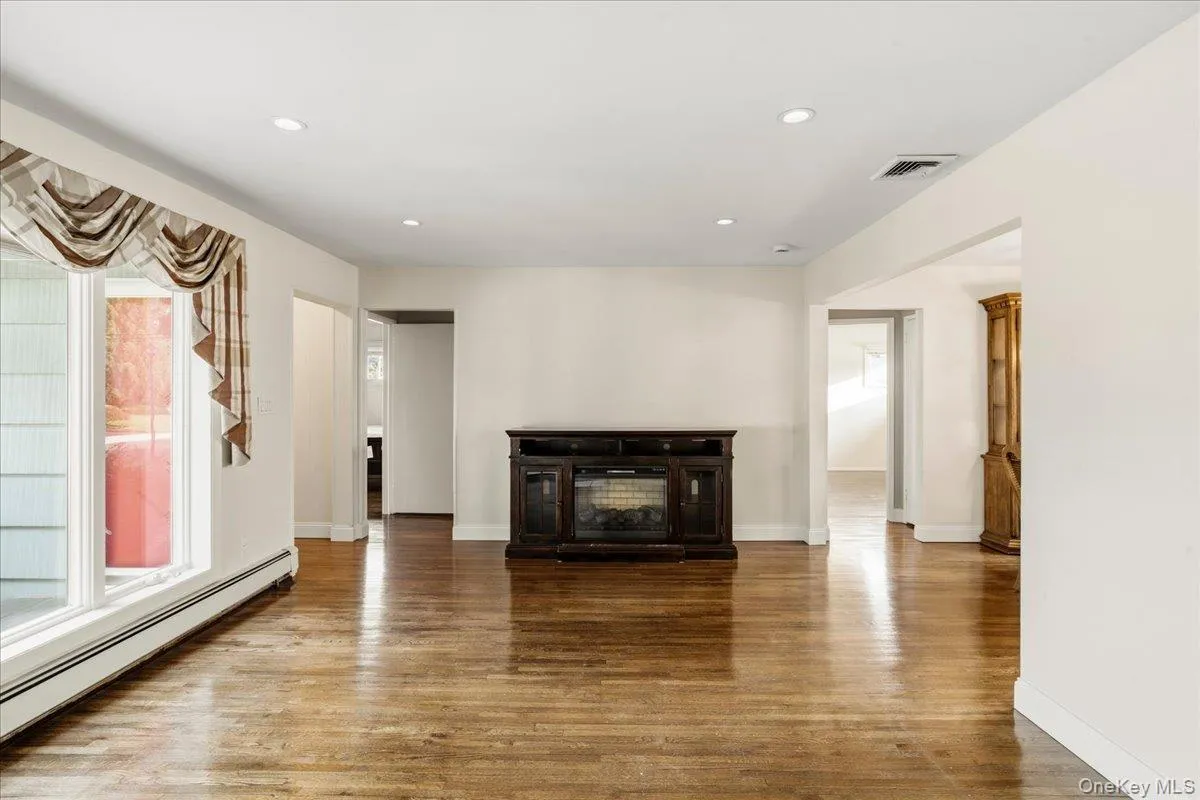 1426 MEADOW Lane, Hempstead, NY, 4 Bedrooms Bedrooms, 7 Rooms Rooms,2 BathroomsBathrooms,Residential,For Rent,MEADOW,0,1045377 1426 MEADOW Lane, Hempstead, NY, 4 Bedrooms Bedrooms, 7 Rooms Rooms,2 BathroomsBathrooms,Residential,For Rent,MEADOW,0,1045377