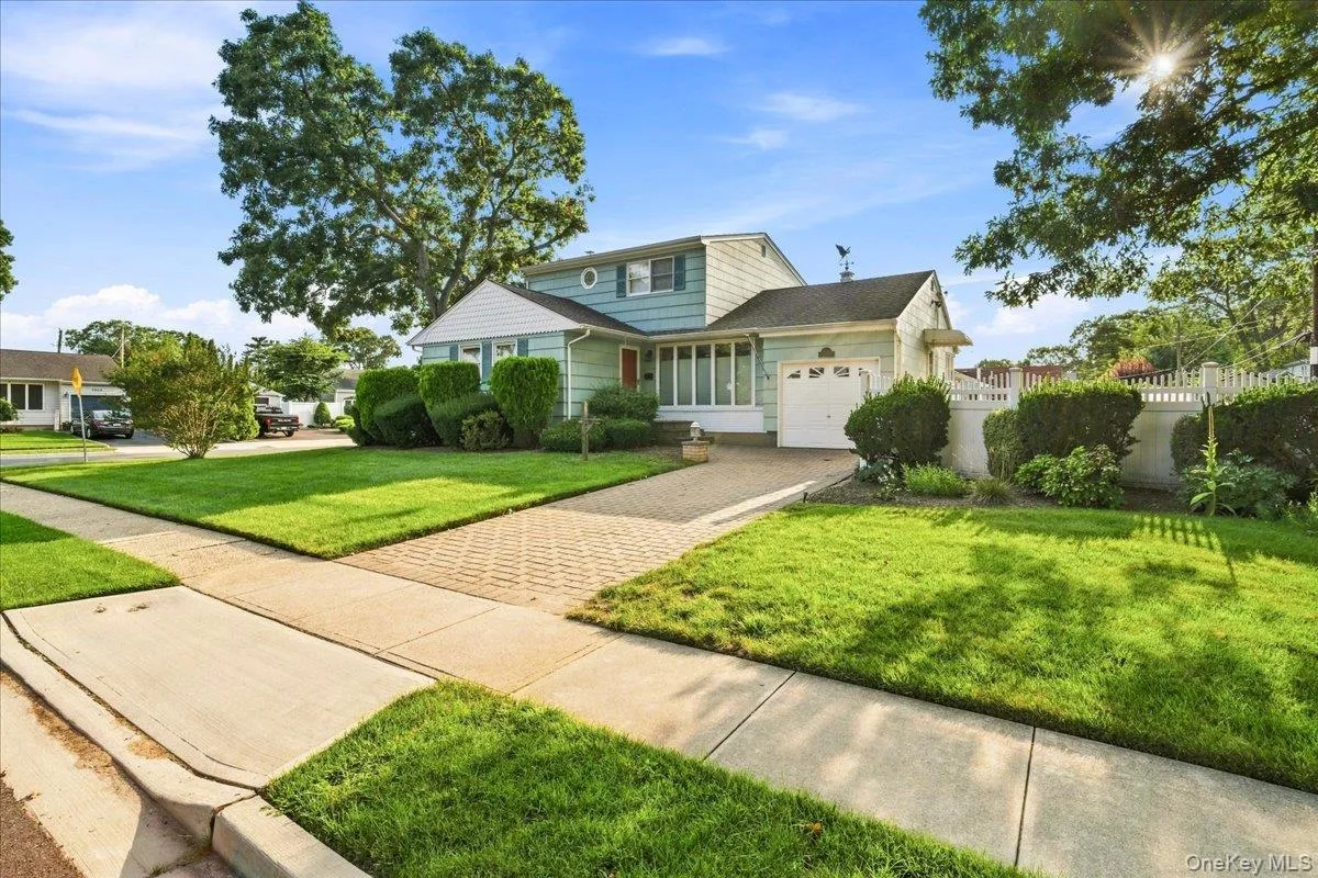 1426 MEADOW Lane, Hempstead, NY, 4 Bedrooms Bedrooms, 7 Rooms Rooms,2 BathroomsBathrooms,Residential,For Rent,MEADOW,0,1045377 1426 MEADOW Lane, Hempstead, NY, 4 Bedrooms Bedrooms, 7 Rooms Rooms,2 BathroomsBathrooms,Residential,For Rent,MEADOW,0,1045377