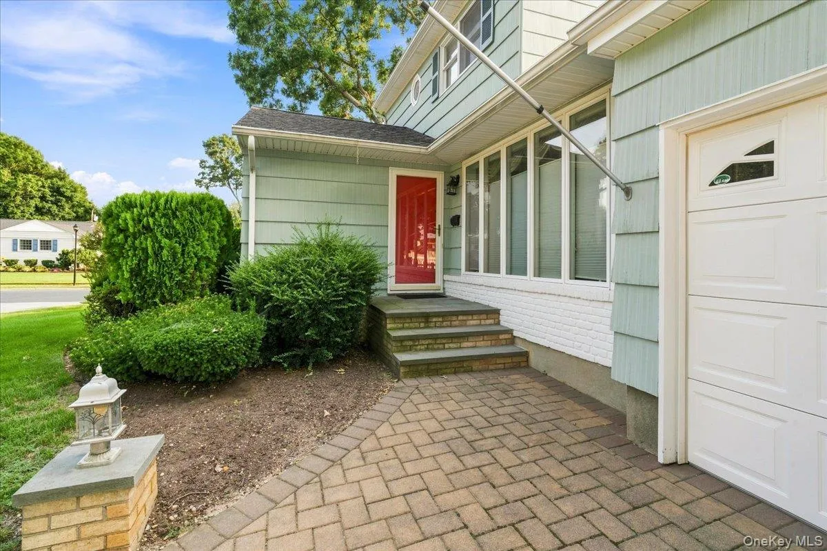 1426 MEADOW Lane, Hempstead, NY, 4 Bedrooms Bedrooms, 7 Rooms Rooms,2 BathroomsBathrooms,Residential,For Rent,MEADOW,0,1045377 1426 MEADOW Lane, Hempstead, NY, 4 Bedrooms Bedrooms, 7 Rooms Rooms,2 BathroomsBathrooms,Residential,For Rent,MEADOW,0,1045377