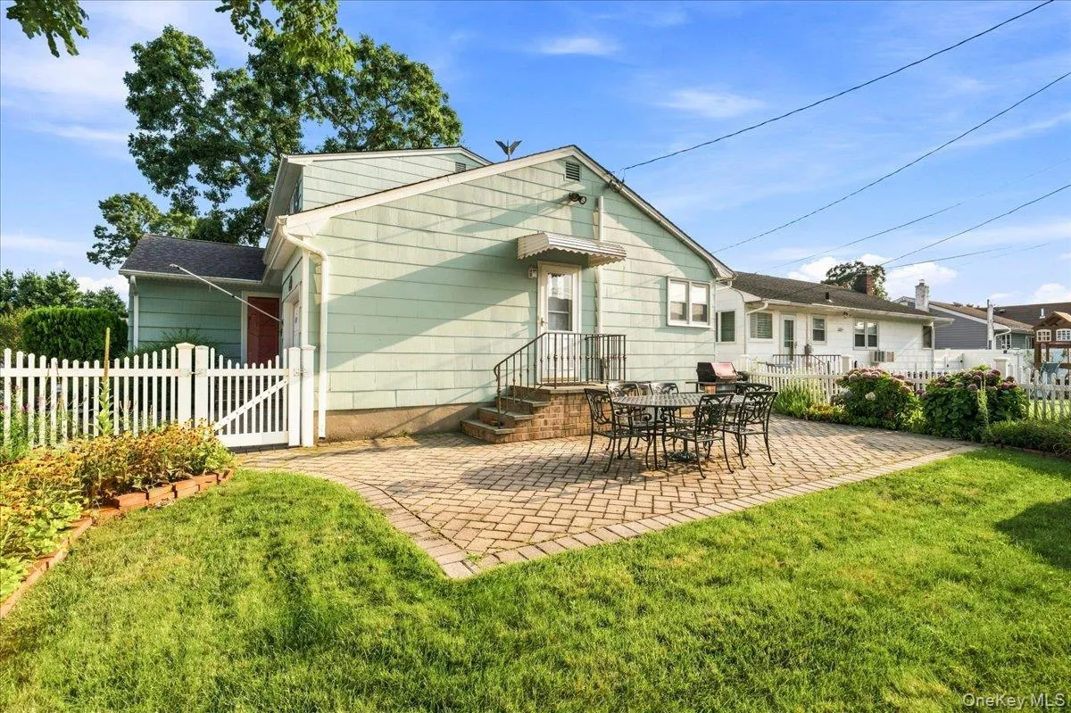1426 MEADOW Lane, Hempstead, NY, 4 Bedrooms Bedrooms, 7 Rooms Rooms,2 BathroomsBathrooms,Residential,For Rent,MEADOW,0,1045377 1426 MEADOW Lane, Hempstead, NY, 4 Bedrooms Bedrooms, 7 Rooms Rooms,2 BathroomsBathrooms,Residential,For Rent,MEADOW,0,1045377