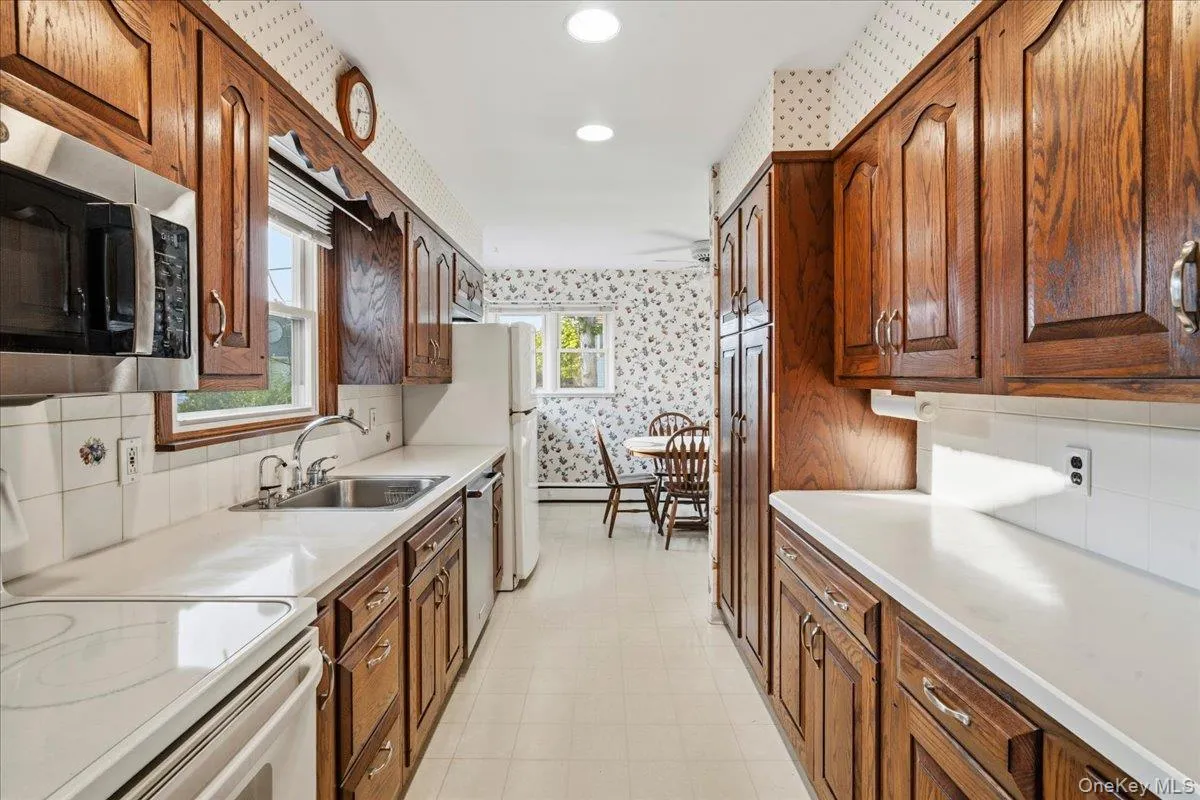 1426 MEADOW Lane, Hempstead, NY, 4 Bedrooms Bedrooms, 7 Rooms Rooms,2 BathroomsBathrooms,Residential,For Rent,MEADOW,0,1045377 1426 MEADOW Lane, Hempstead, NY, 4 Bedrooms Bedrooms, 7 Rooms Rooms,2 BathroomsBathrooms,Residential,For Rent,MEADOW,0,1045377
