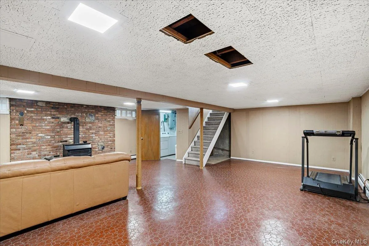 1426 MEADOW Lane, Hempstead, NY, 4 Bedrooms Bedrooms, 7 Rooms Rooms,2 BathroomsBathrooms,Residential,For Rent,MEADOW,0,1045377 1426 MEADOW Lane, Hempstead, NY, 4 Bedrooms Bedrooms, 7 Rooms Rooms,2 BathroomsBathrooms,Residential,For Rent,MEADOW,0,1045377