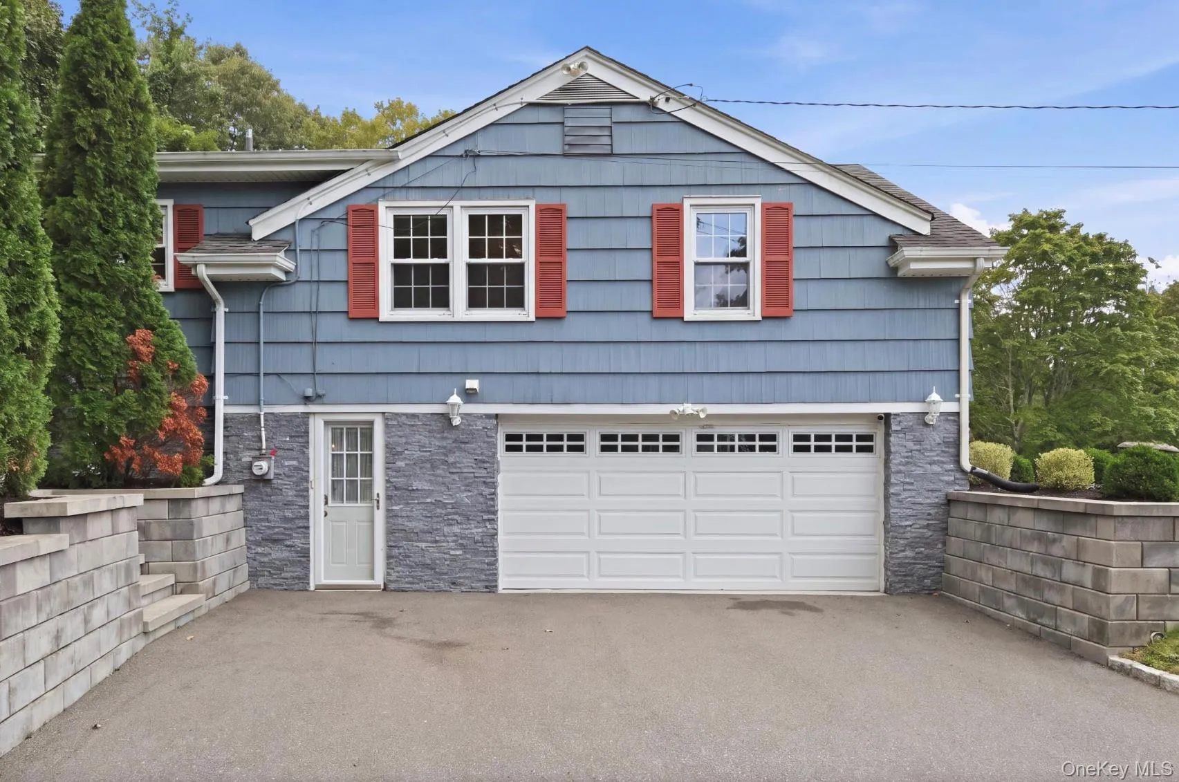 Oversized 1 1/2 car garage , side entrance into lower level and laundry area. Oversized 1 1/2 car garage , side entrance into lower level and laundry area.