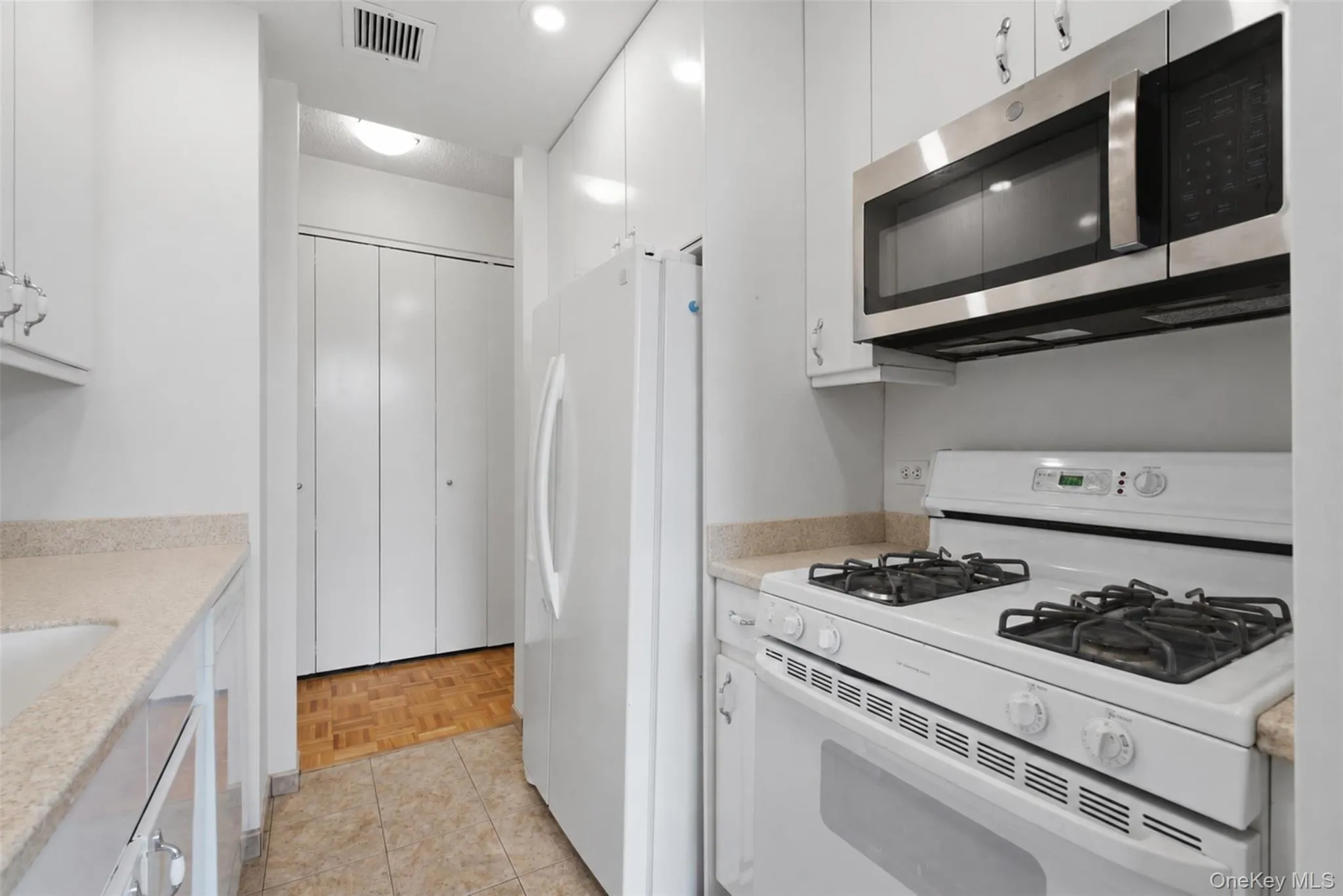 35 Chatsworth Avenue, Mamaroneck, NY, 2 Bedrooms Bedrooms, 5 Rooms Rooms,2 BathroomsBathrooms,Residential Lease,For Rent,Chatsworth,0,1045387 35 Chatsworth Avenue, Mamaroneck, NY, 2 Bedrooms Bedrooms, 5 Rooms Rooms,2 BathroomsBathrooms,Residential Lease,For Rent,Chatsworth,0,1045387
