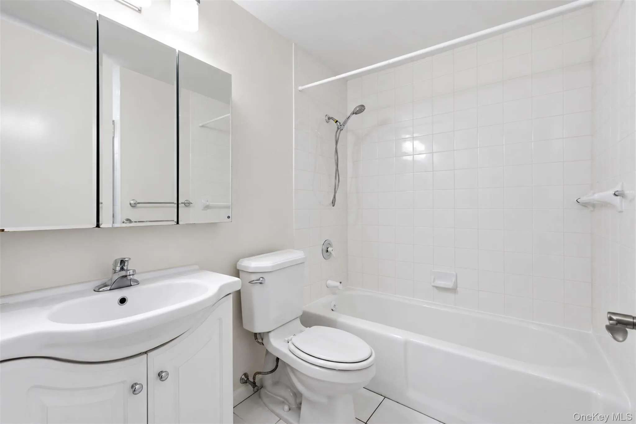 35 Chatsworth Avenue, Mamaroneck, NY, 2 Bedrooms Bedrooms, 5 Rooms Rooms,2 BathroomsBathrooms,Residential Lease,For Rent,Chatsworth,0,1045387 35 Chatsworth Avenue, Mamaroneck, NY, 2 Bedrooms Bedrooms, 5 Rooms Rooms,2 BathroomsBathrooms,Residential Lease,For Rent,Chatsworth,0,1045387