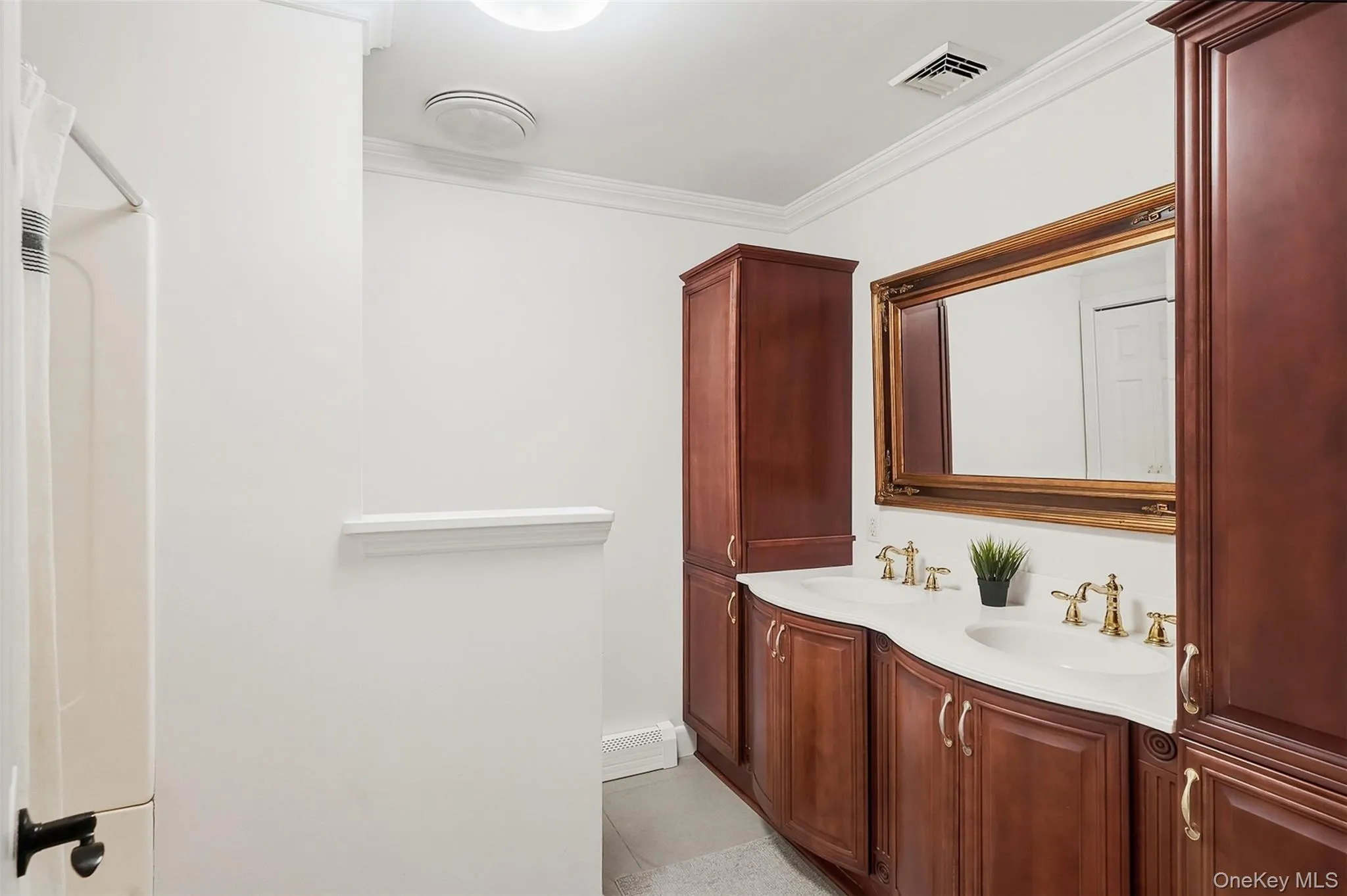 Upstairs full bathroom Upstairs full bathroom