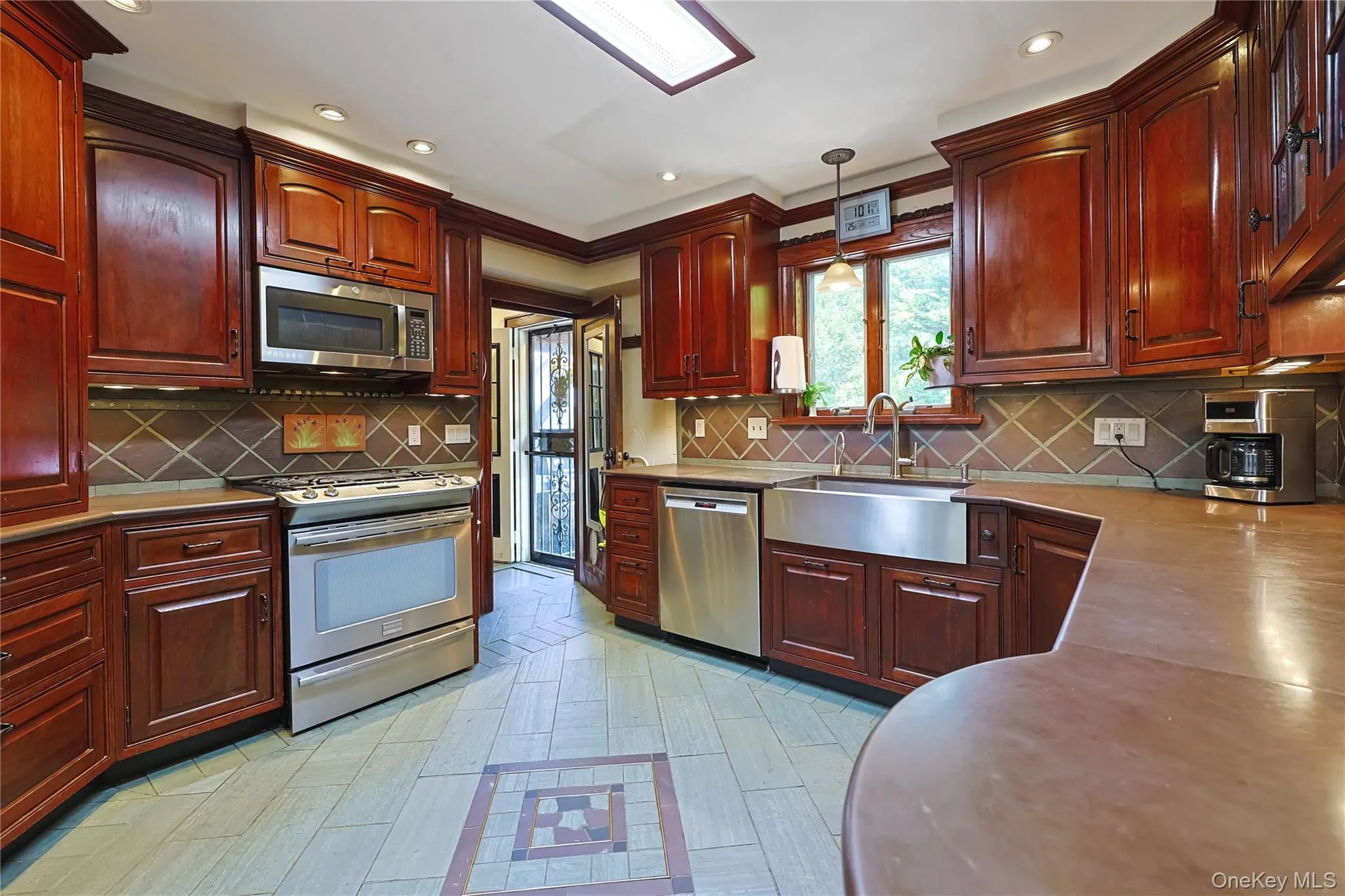 3 Crestwood Place, North Hempstead, NY, 3 Bedrooms Bedrooms, 8 Rooms Rooms,2 BathroomsBathrooms,Residential,For Rent,Crestwood,0,1045396 3 Crestwood Place, North Hempstead, NY, 3 Bedrooms Bedrooms, 8 Rooms Rooms,2 BathroomsBathrooms,Residential,For Rent,Crestwood,0,1045396