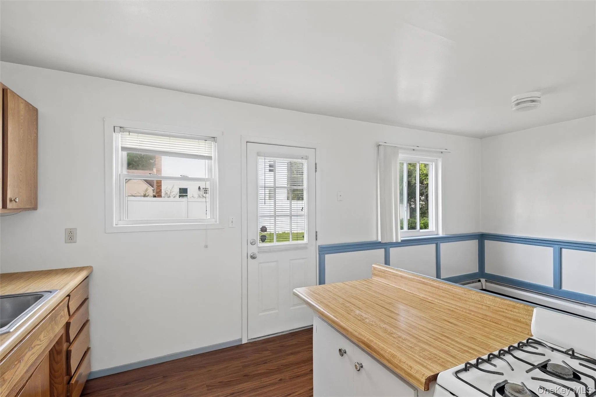 544 Park Avenue, Brookhaven, NY, 4 Bedrooms Bedrooms, 9 Rooms Rooms,2 BathroomsBathrooms,Residential,For Rent,Park,0,1045406 544 Park Avenue, Brookhaven, NY, 4 Bedrooms Bedrooms, 9 Rooms Rooms,2 BathroomsBathrooms,Residential,For Rent,Park,0,1045406
