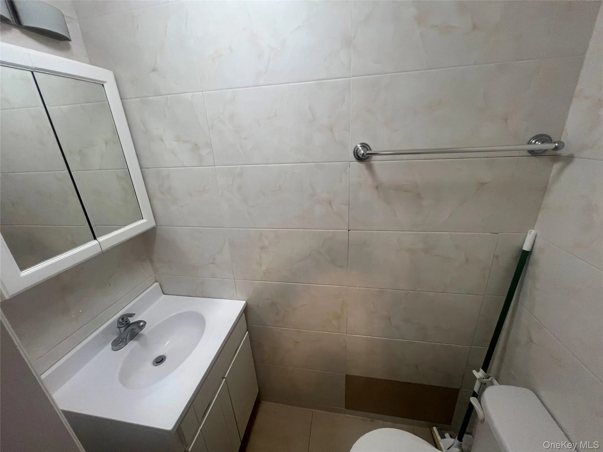 8269 166th Street, New York, NY, 4 Bedrooms Bedrooms, 6 Rooms Rooms,1 BathroomBathrooms,Residential Lease,For Rent,166th,0,1045428 8269 166th Street, New York, NY, 4 Bedrooms Bedrooms, 6 Rooms Rooms,1 BathroomBathrooms,Residential Lease,For Rent,166th,0,1045428