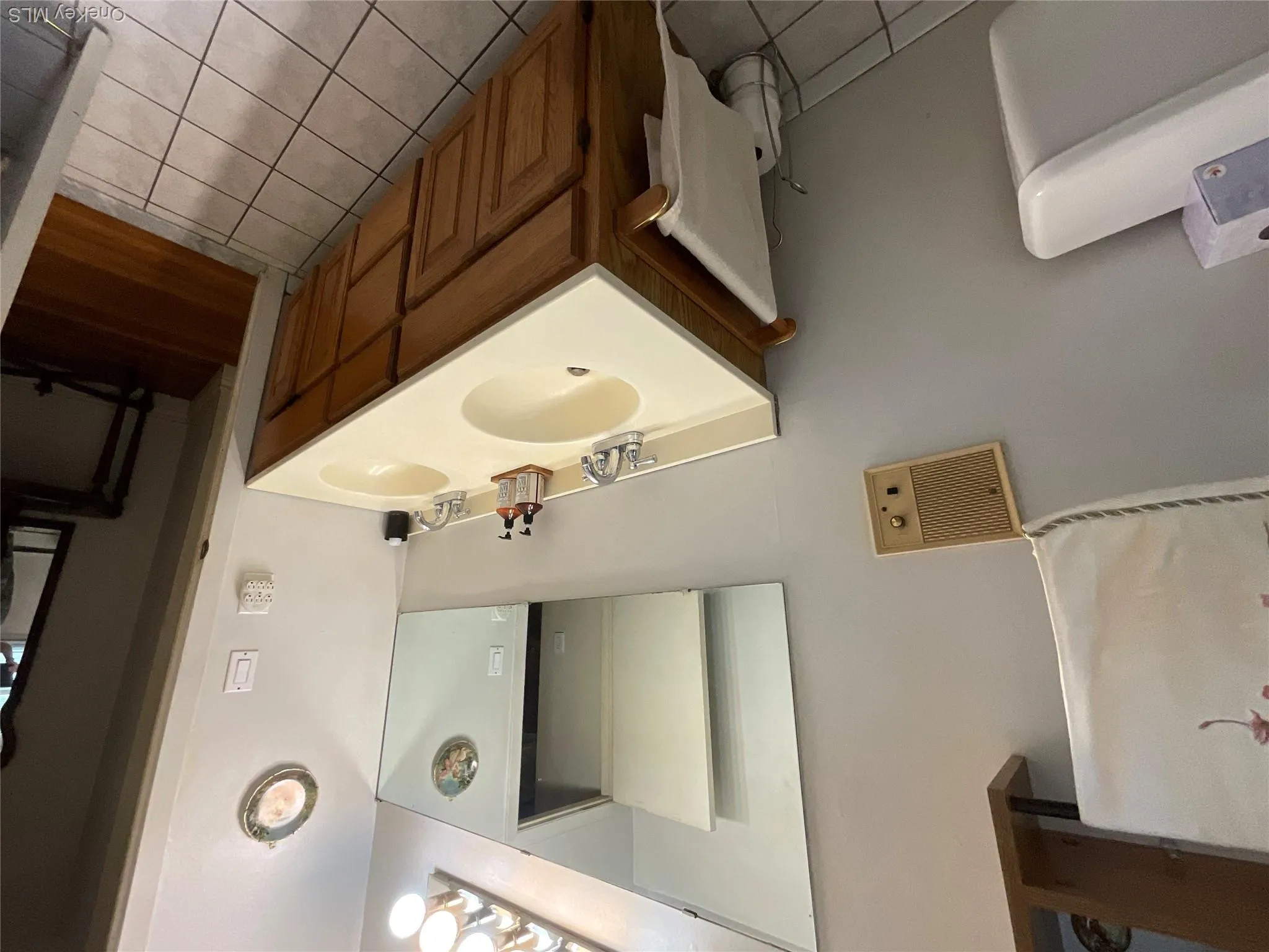 28 Pleasant Avenue, Oyster Bay, NY, 3 Bedrooms Bedrooms, 7 Rooms Rooms,2 BathroomsBathrooms,Residential,For Rent,Pleasant,0,1045429 28 Pleasant Avenue, Oyster Bay, NY, 3 Bedrooms Bedrooms, 7 Rooms Rooms,2 BathroomsBathrooms,Residential,For Rent,Pleasant,0,1045429