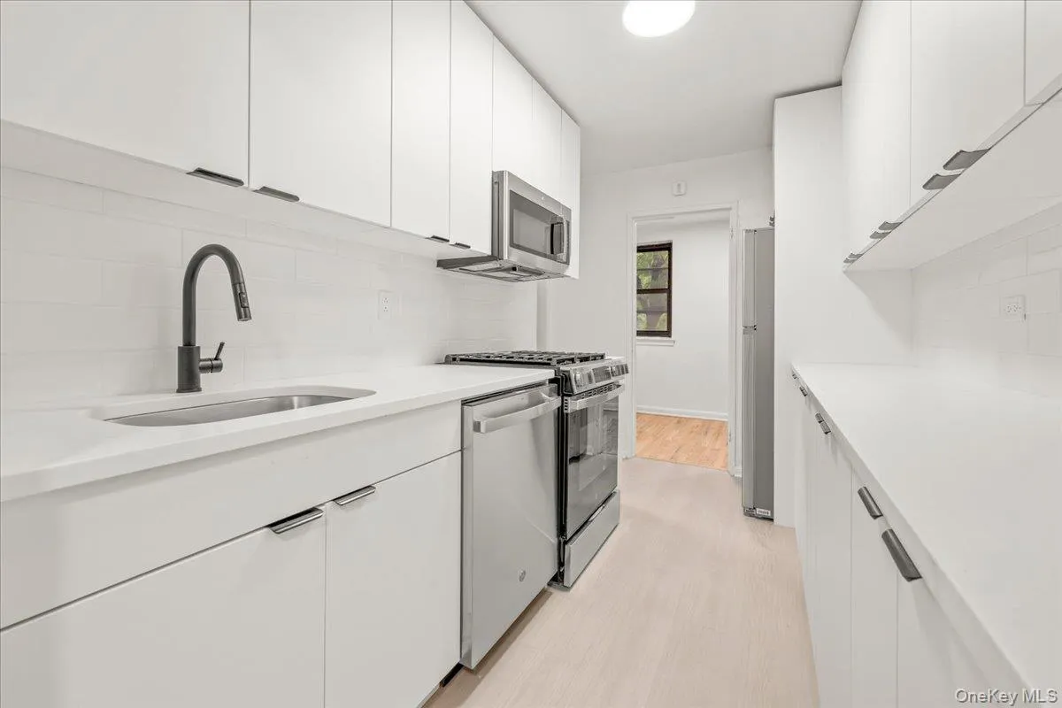 3260 Netherland Avenue, New York, NY, 1 Bedroom Bedrooms, 4 Rooms Rooms,1 BathroomBathrooms,Residential,For Rent,Netherland,0,1045434 3260 Netherland Avenue, New York, NY, 1 Bedroom Bedrooms, 4 Rooms Rooms,1 BathroomBathrooms,Residential,For Rent,Netherland,0,1045434