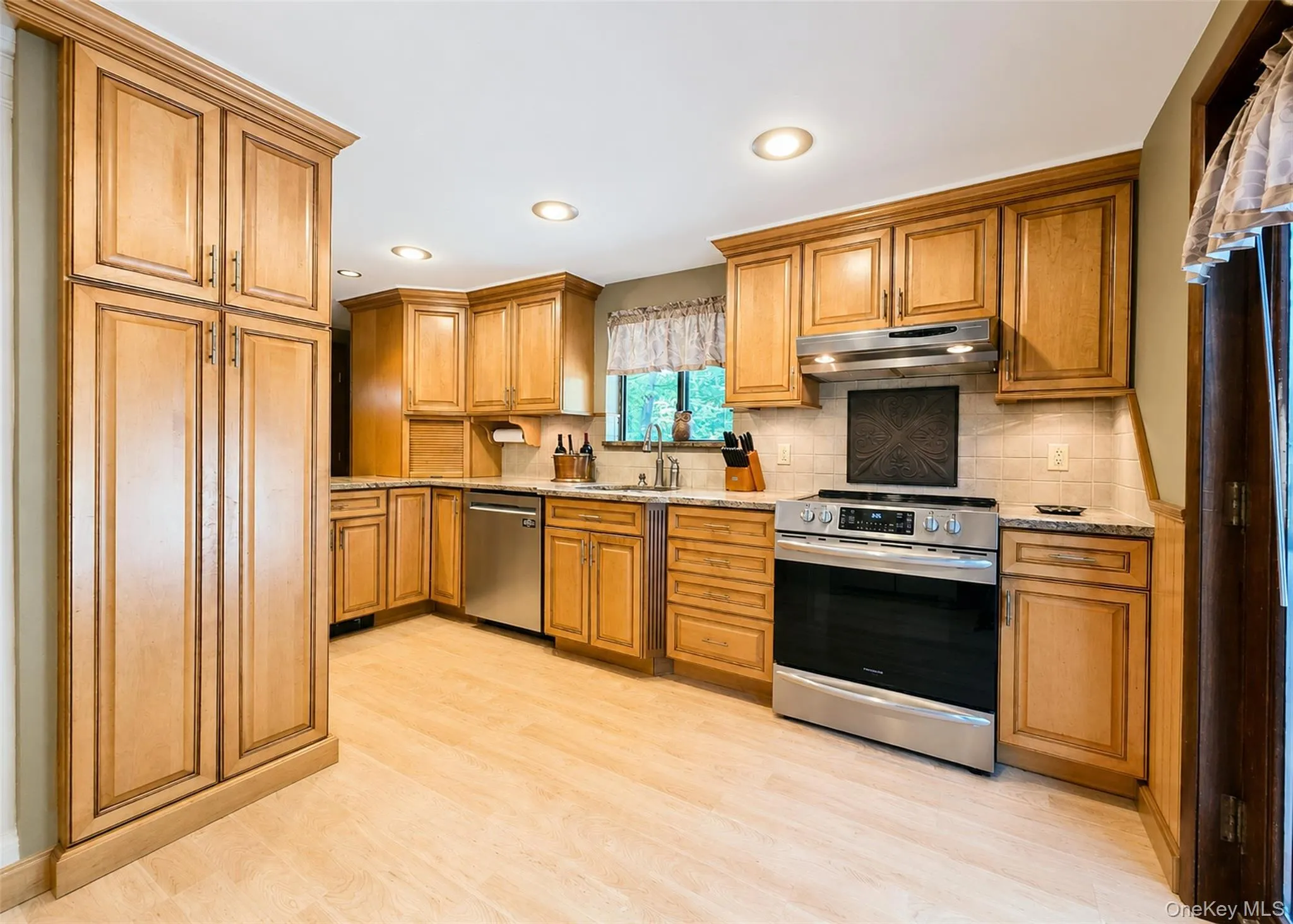 57 Wellington Road, Brookhaven, NY, 4 Bedrooms Bedrooms, 10 Rooms Rooms,2 BathroomsBathrooms,Residential,For Rent,Wellington,0,1045437 57 Wellington Road, Brookhaven, NY, 4 Bedrooms Bedrooms, 10 Rooms Rooms,2 BathroomsBathrooms,Residential,For Rent,Wellington,0,1045437