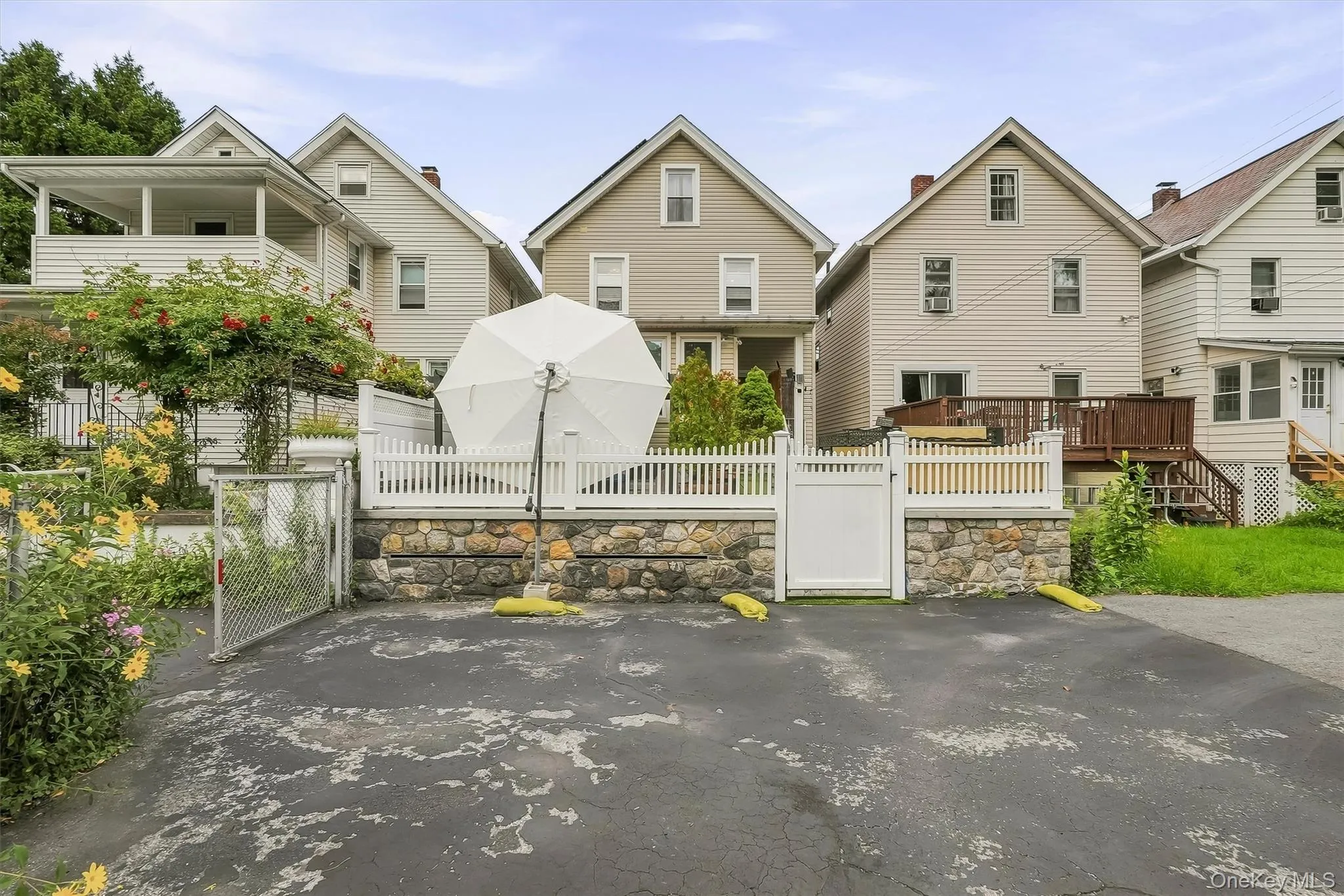 Plenty of room for hosting large outdoor gatherings. Plenty of room for hosting large outdoor gatherings.