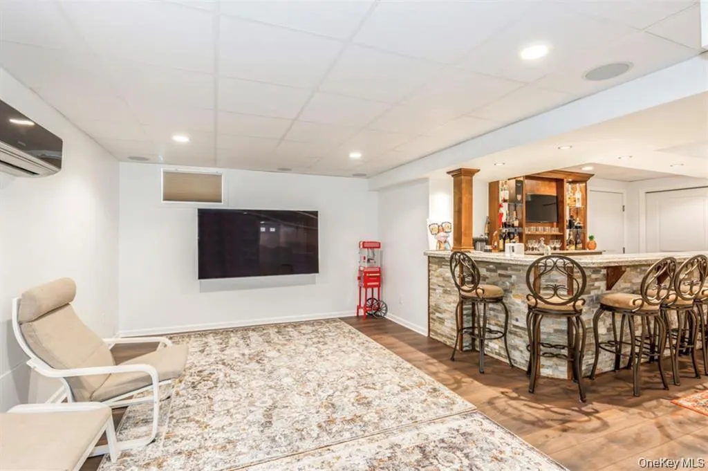 12 Midvale Avenue, Brookhaven, NY, 4 Bedrooms Bedrooms, 7 Rooms Rooms,3 BathroomsBathrooms,Residential,For Rent,Midvale,0,1045441 12 Midvale Avenue, Brookhaven, NY, 4 Bedrooms Bedrooms, 7 Rooms Rooms,3 BathroomsBathrooms,Residential,For Rent,Midvale,0,1045441