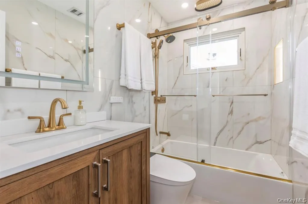 12 Midvale Avenue, Brookhaven, NY, 4 Bedrooms Bedrooms, 7 Rooms Rooms,3 BathroomsBathrooms,Residential,For Rent,Midvale,0,1045441 12 Midvale Avenue, Brookhaven, NY, 4 Bedrooms Bedrooms, 7 Rooms Rooms,3 BathroomsBathrooms,Residential,For Rent,Midvale,0,1045441
