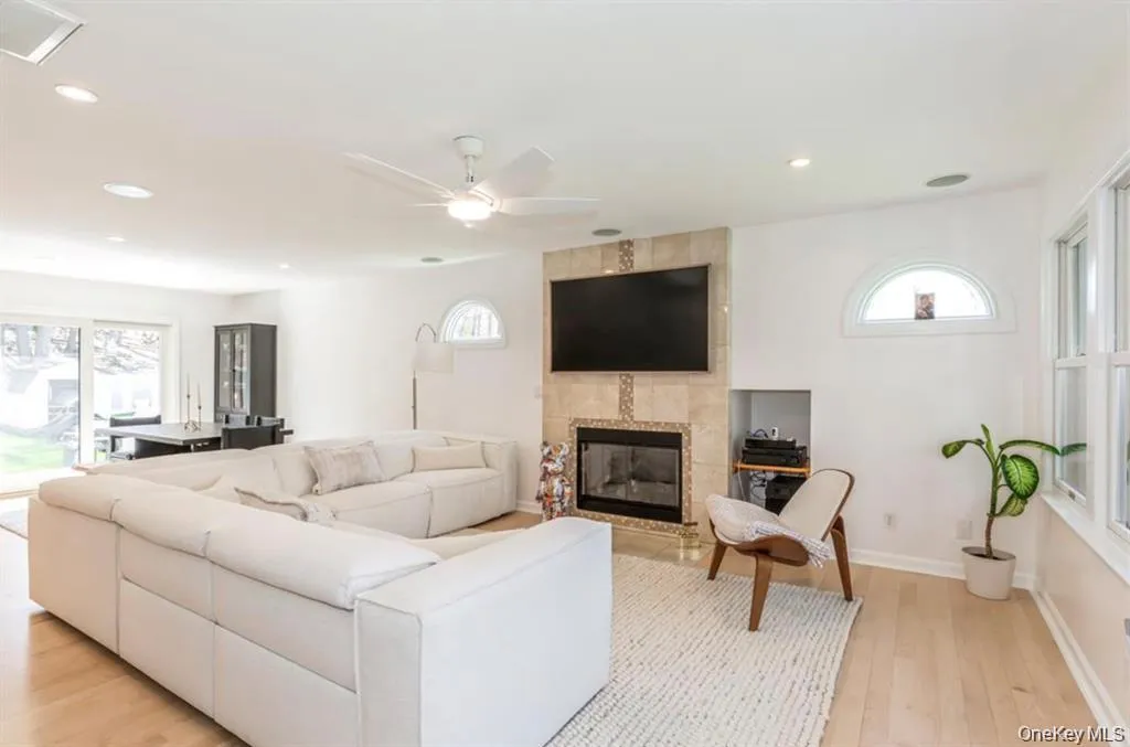 12 Midvale Avenue, Brookhaven, NY, 4 Bedrooms Bedrooms, 7 Rooms Rooms,3 BathroomsBathrooms,Residential,For Rent,Midvale,0,1045441 12 Midvale Avenue, Brookhaven, NY, 4 Bedrooms Bedrooms, 7 Rooms Rooms,3 BathroomsBathrooms,Residential,For Rent,Midvale,0,1045441