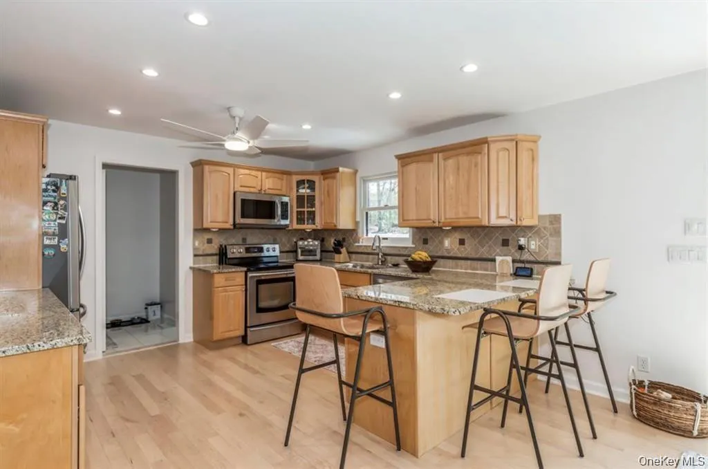 12 Midvale Avenue, Brookhaven, NY, 4 Bedrooms Bedrooms, 7 Rooms Rooms,3 BathroomsBathrooms,Residential,For Rent,Midvale,0,1045441 12 Midvale Avenue, Brookhaven, NY, 4 Bedrooms Bedrooms, 7 Rooms Rooms,3 BathroomsBathrooms,Residential,For Rent,Midvale,0,1045441