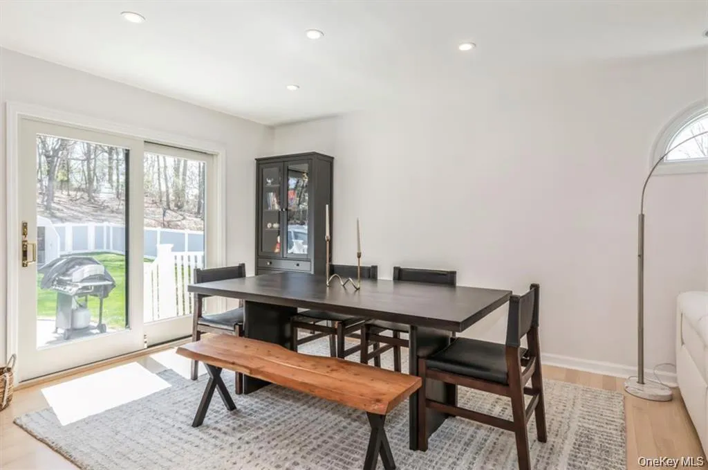 12 Midvale Avenue, Brookhaven, NY, 4 Bedrooms Bedrooms, 7 Rooms Rooms,3 BathroomsBathrooms,Residential,For Rent,Midvale,0,1045441 12 Midvale Avenue, Brookhaven, NY, 4 Bedrooms Bedrooms, 7 Rooms Rooms,3 BathroomsBathrooms,Residential,For Rent,Midvale,0,1045441